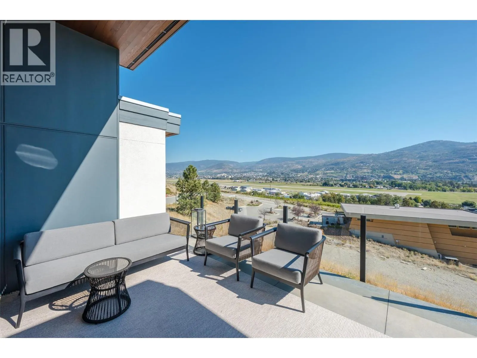 104 View Way