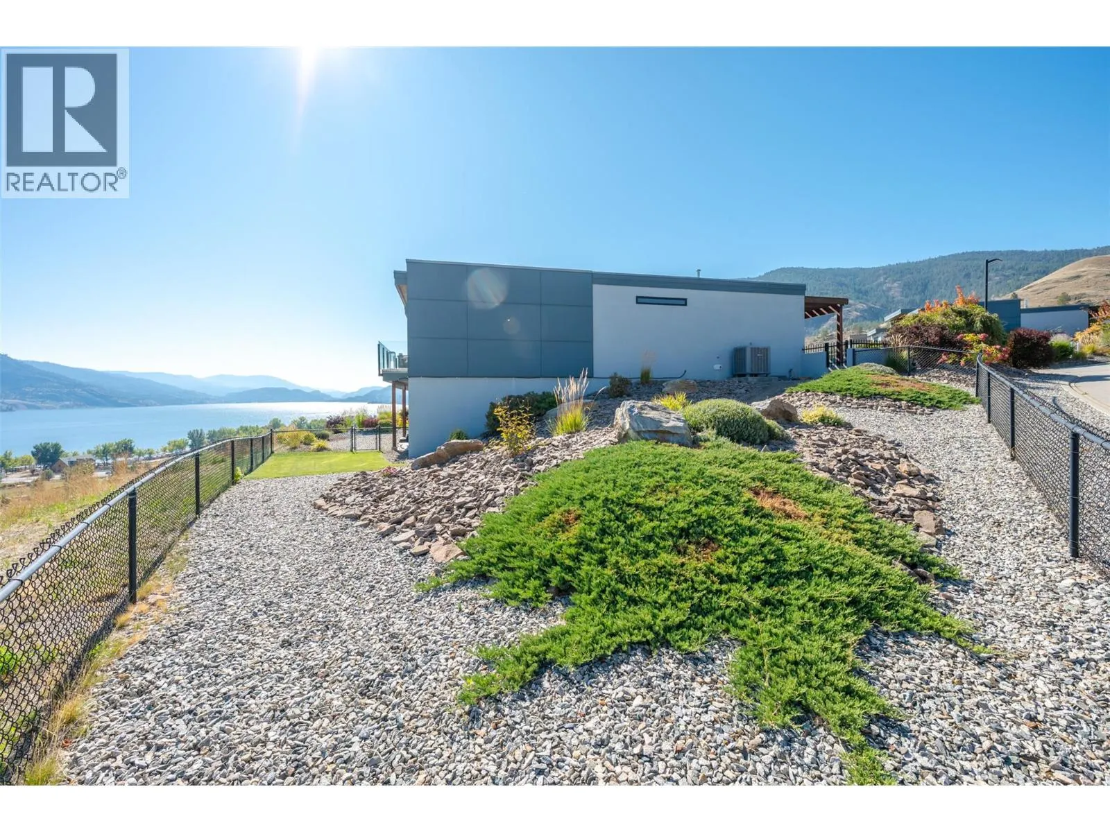104 View Way