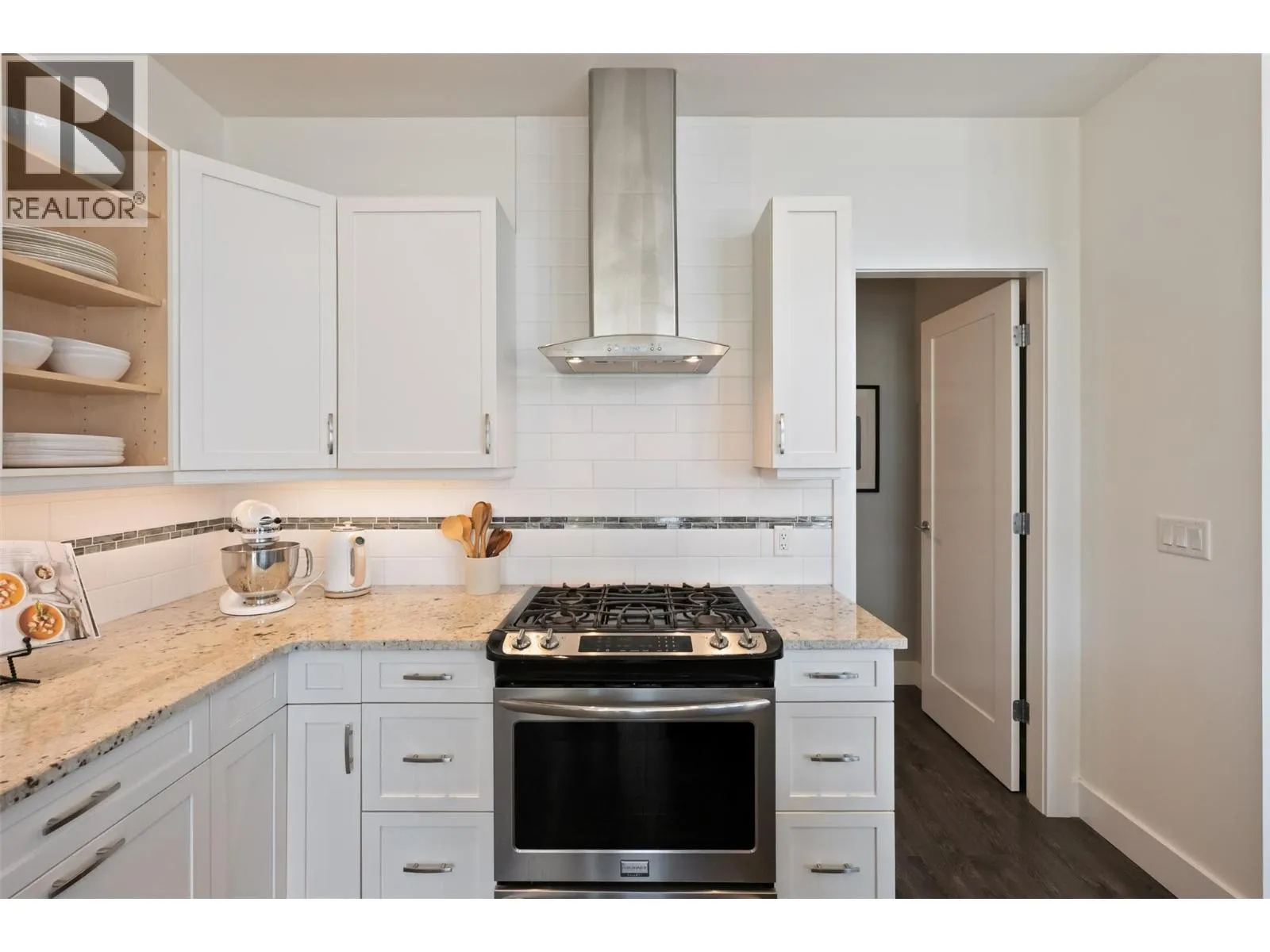 104 View Way