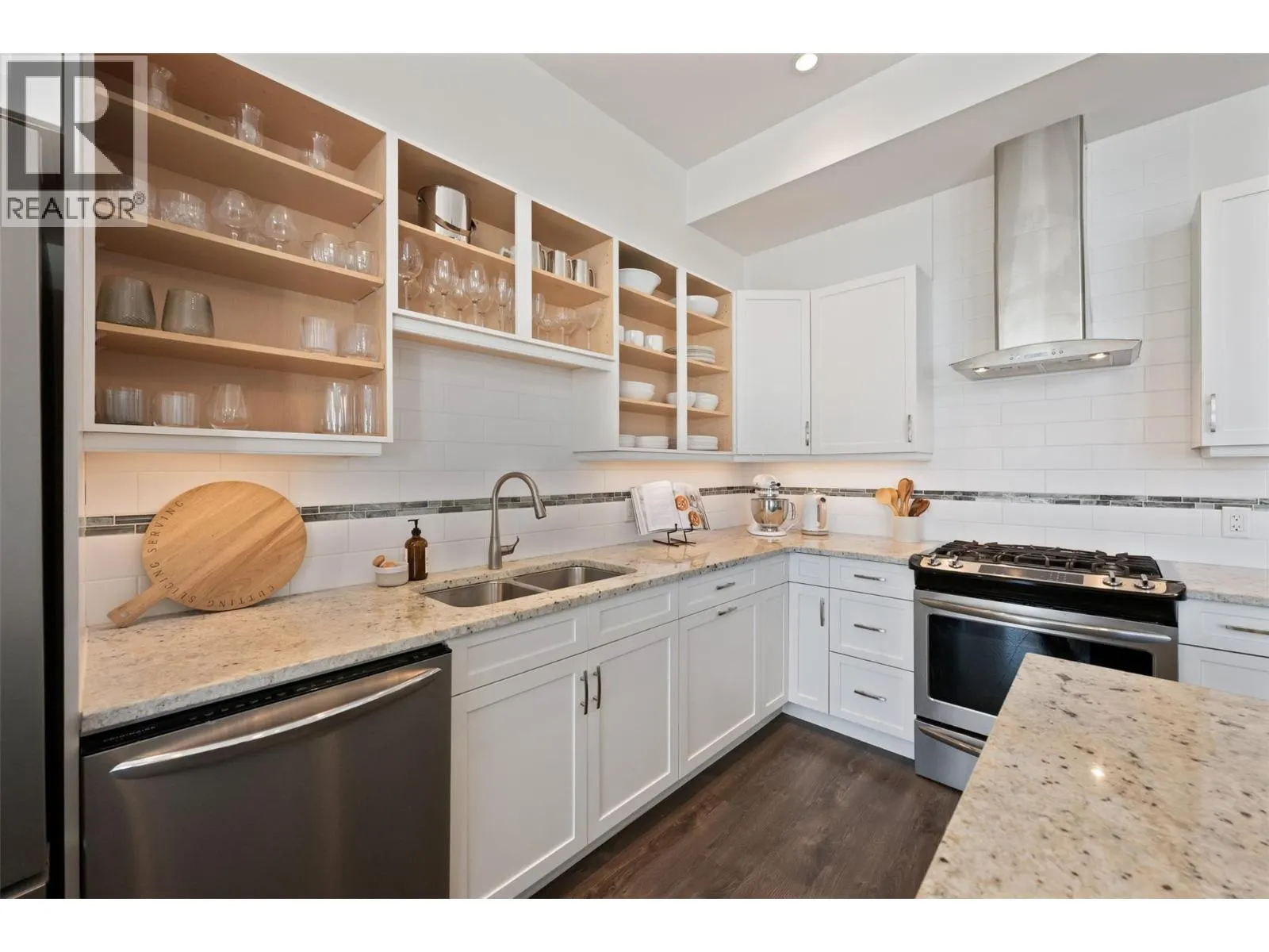 104 View Way