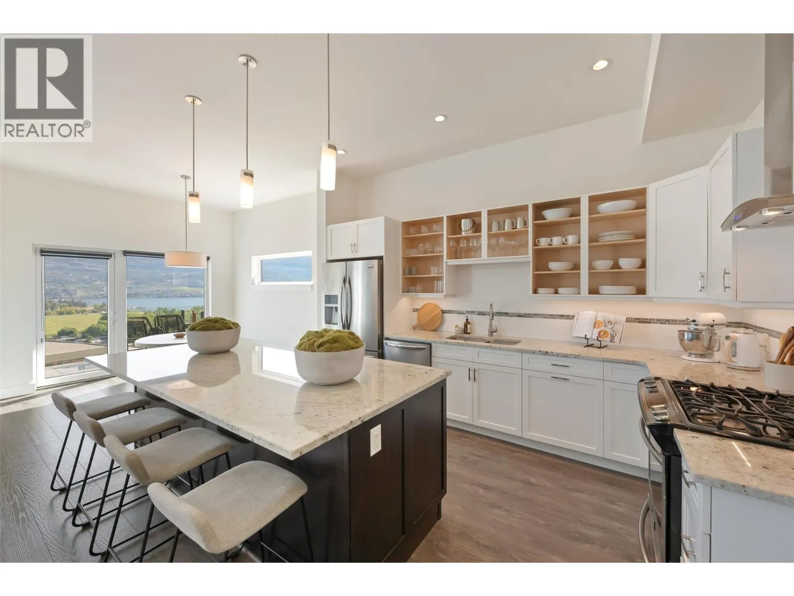 104 View Way