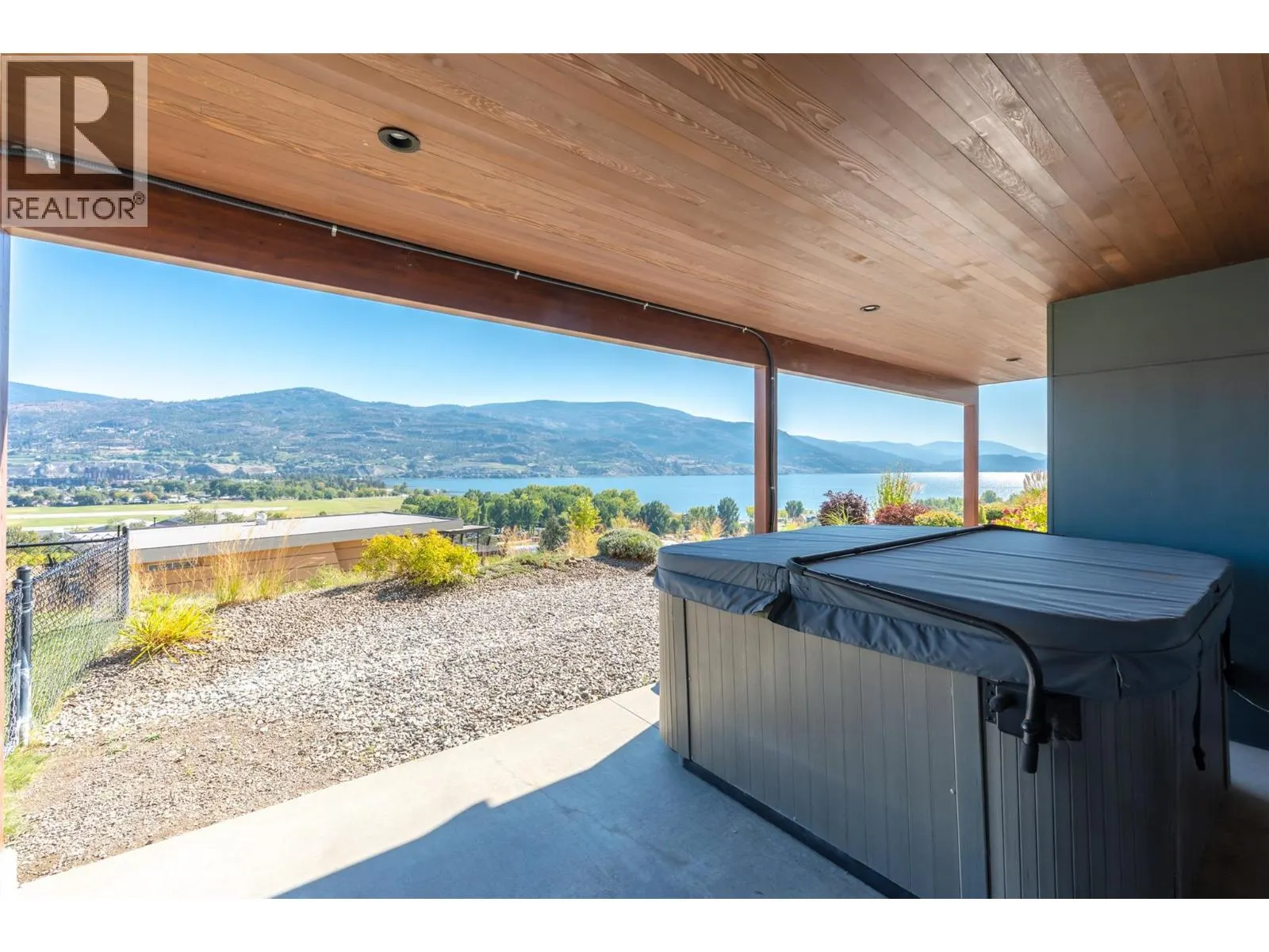 104 View Way