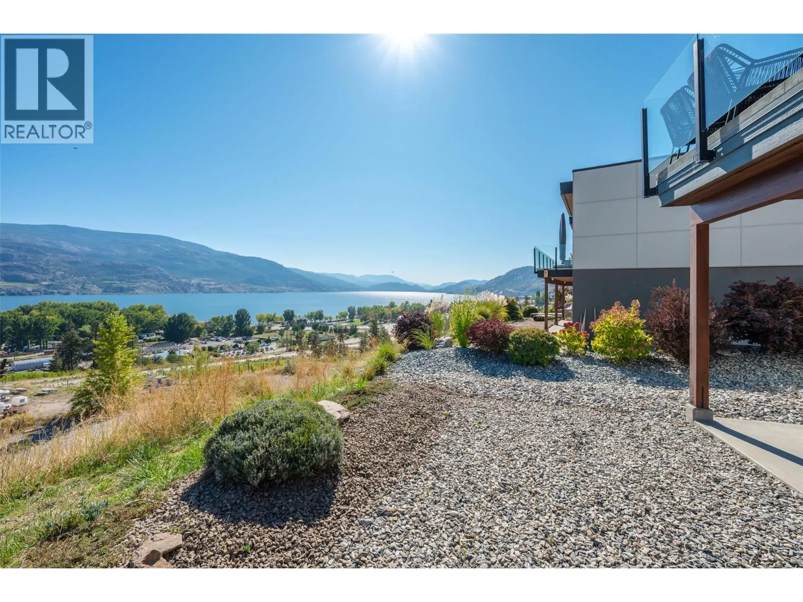 104 View Way