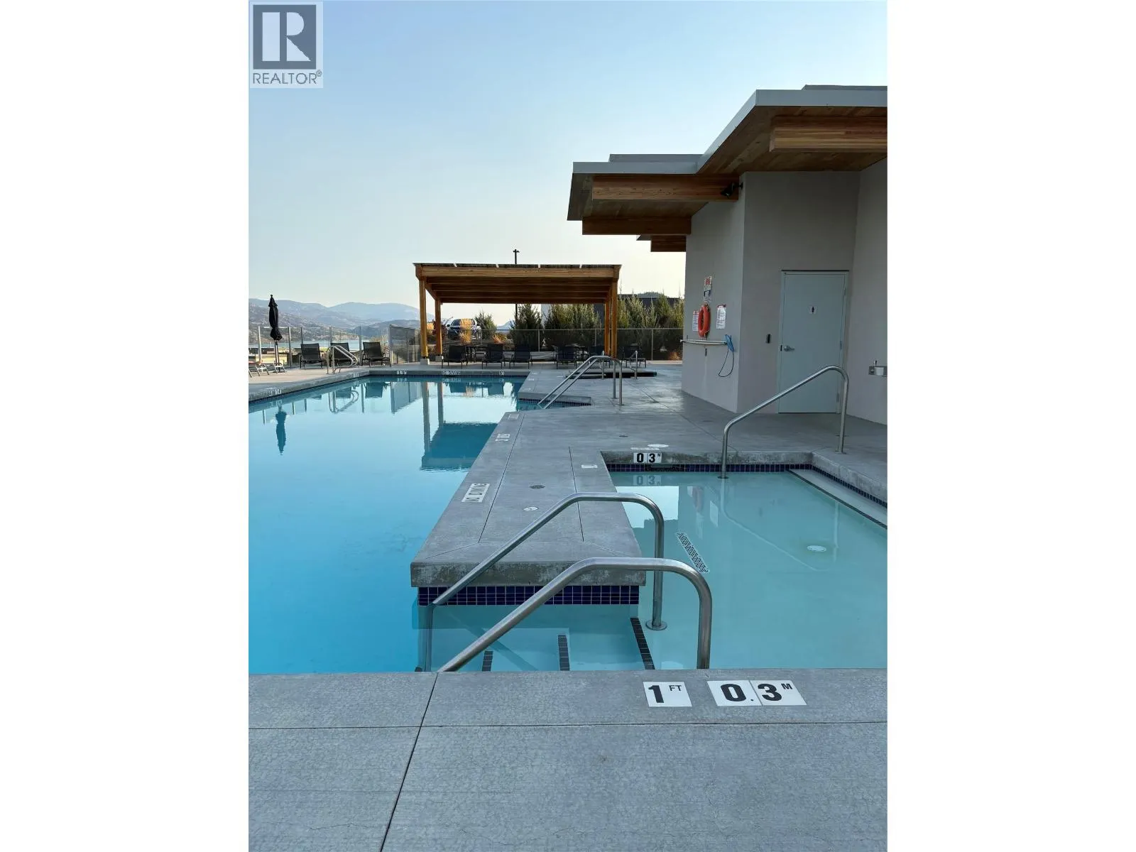 104 View Way