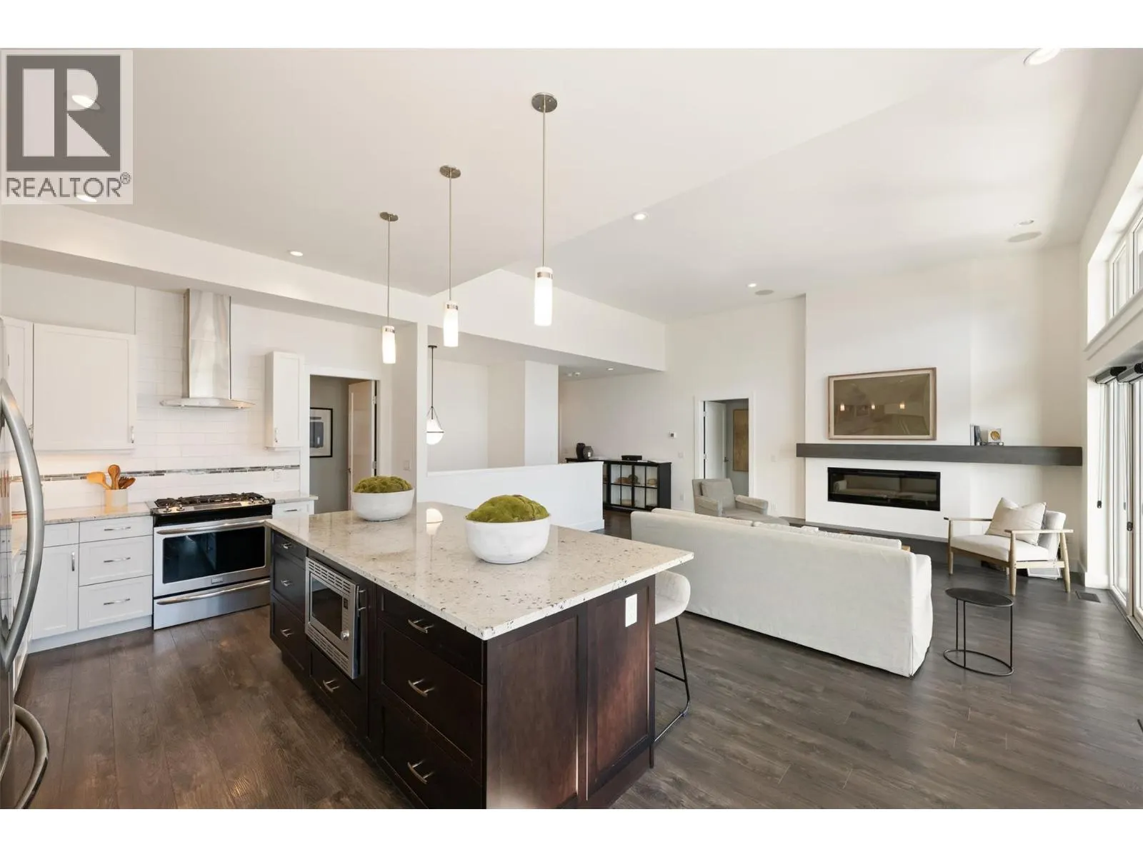 104 View Way