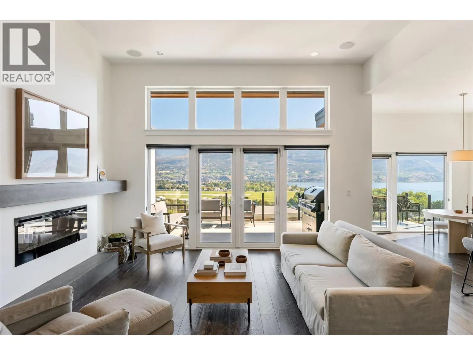 104 View Way
