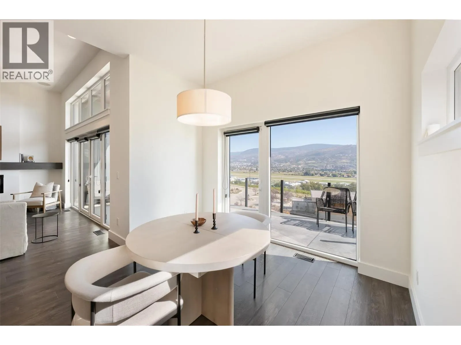 104 View Way