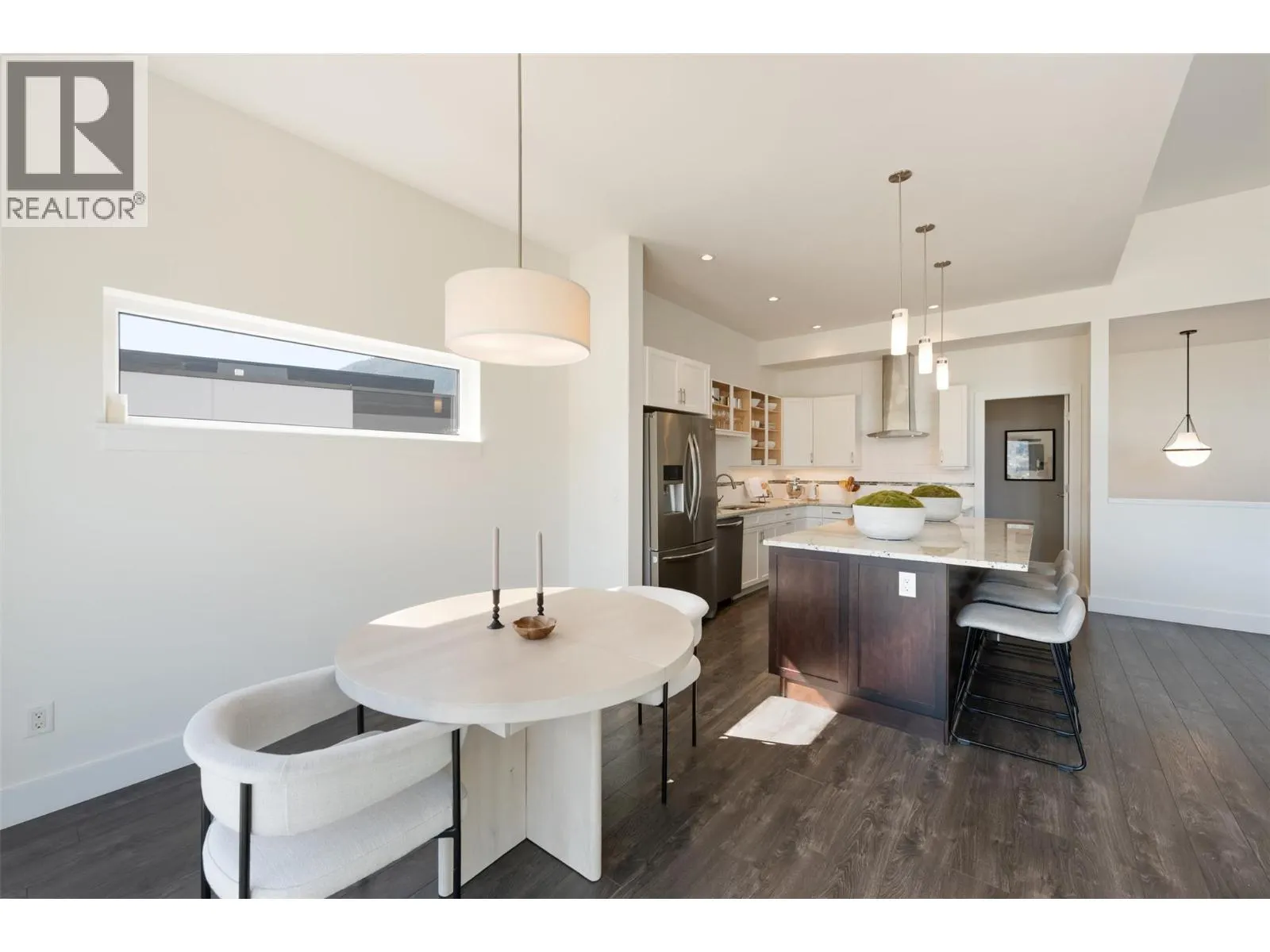 104 View Way