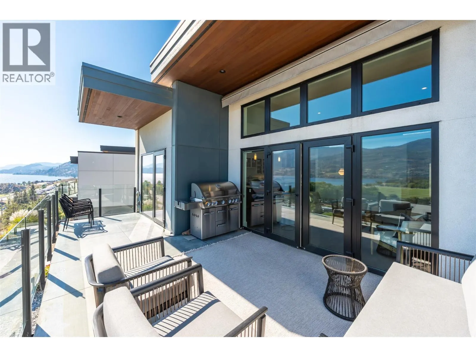 104 View Way