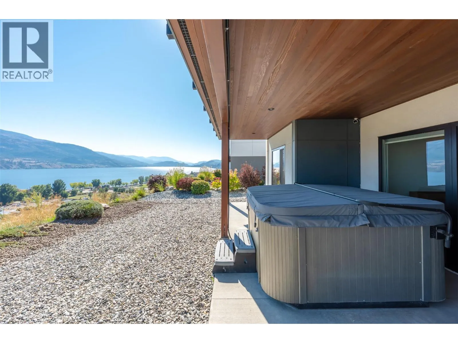 104 View Way