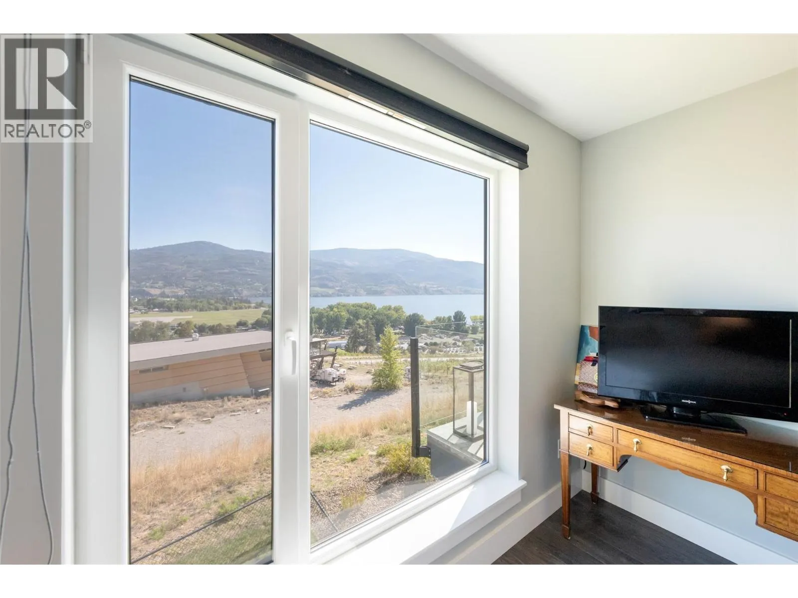 104 View Way