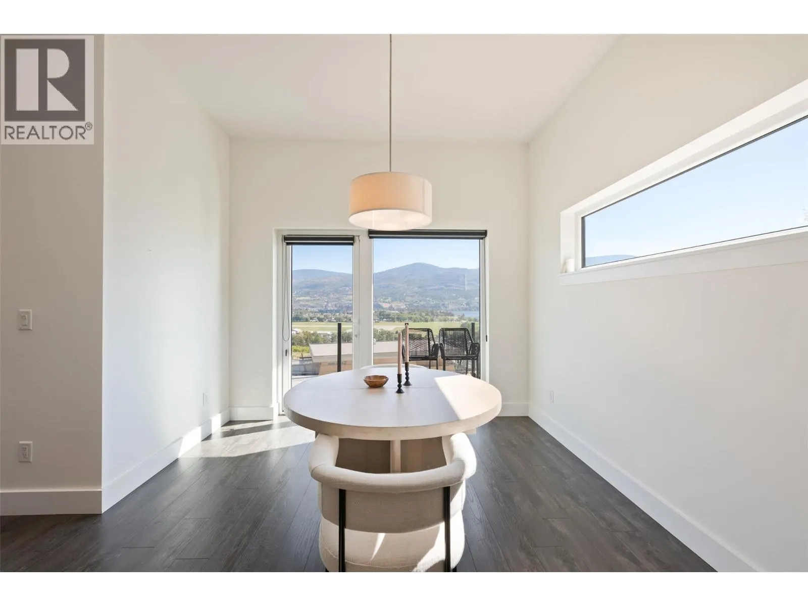 104 View Way