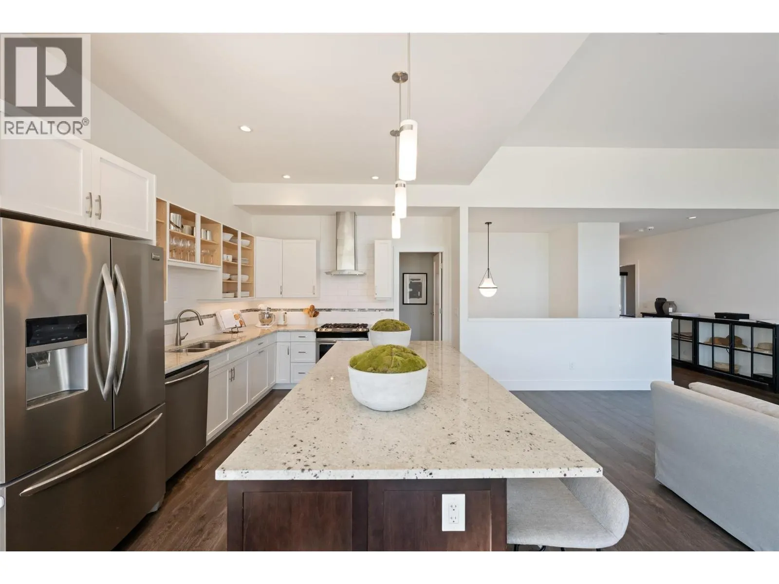 104 View Way