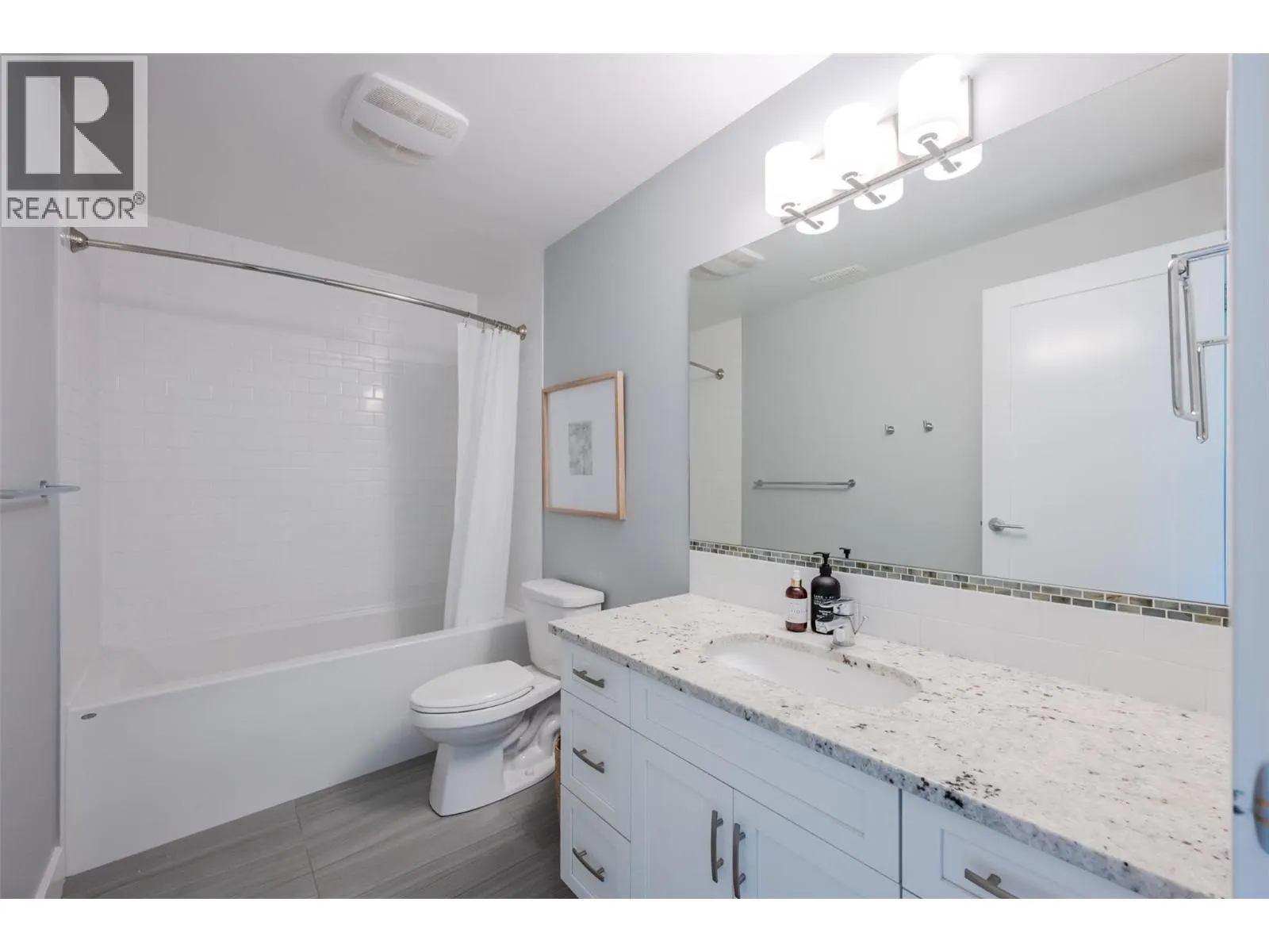 104 View Way