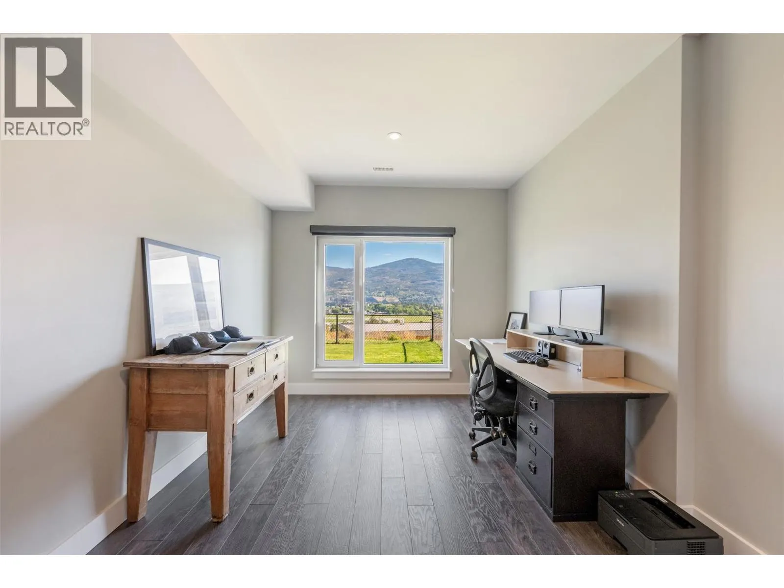 104 View Way