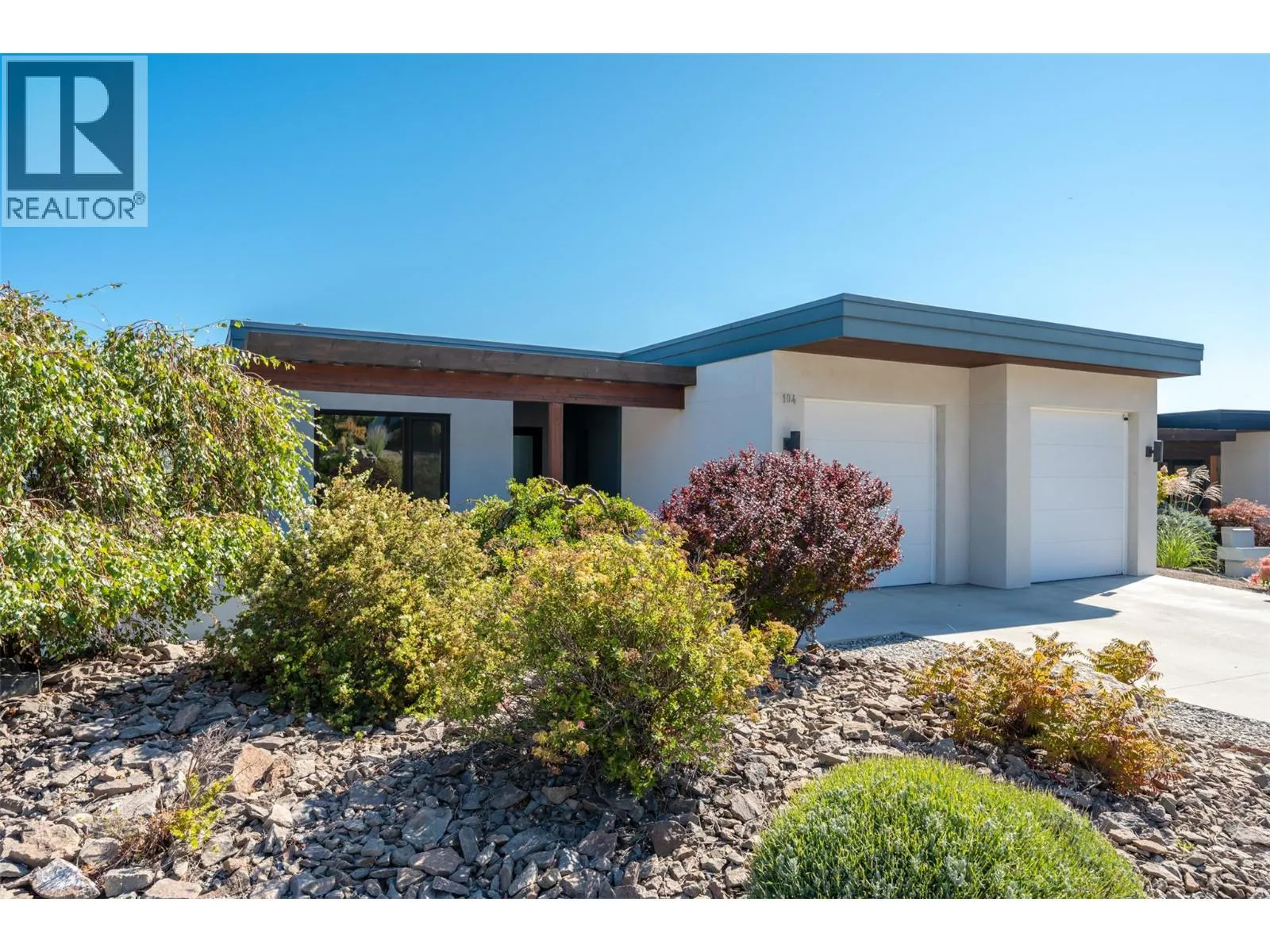 104 View Way