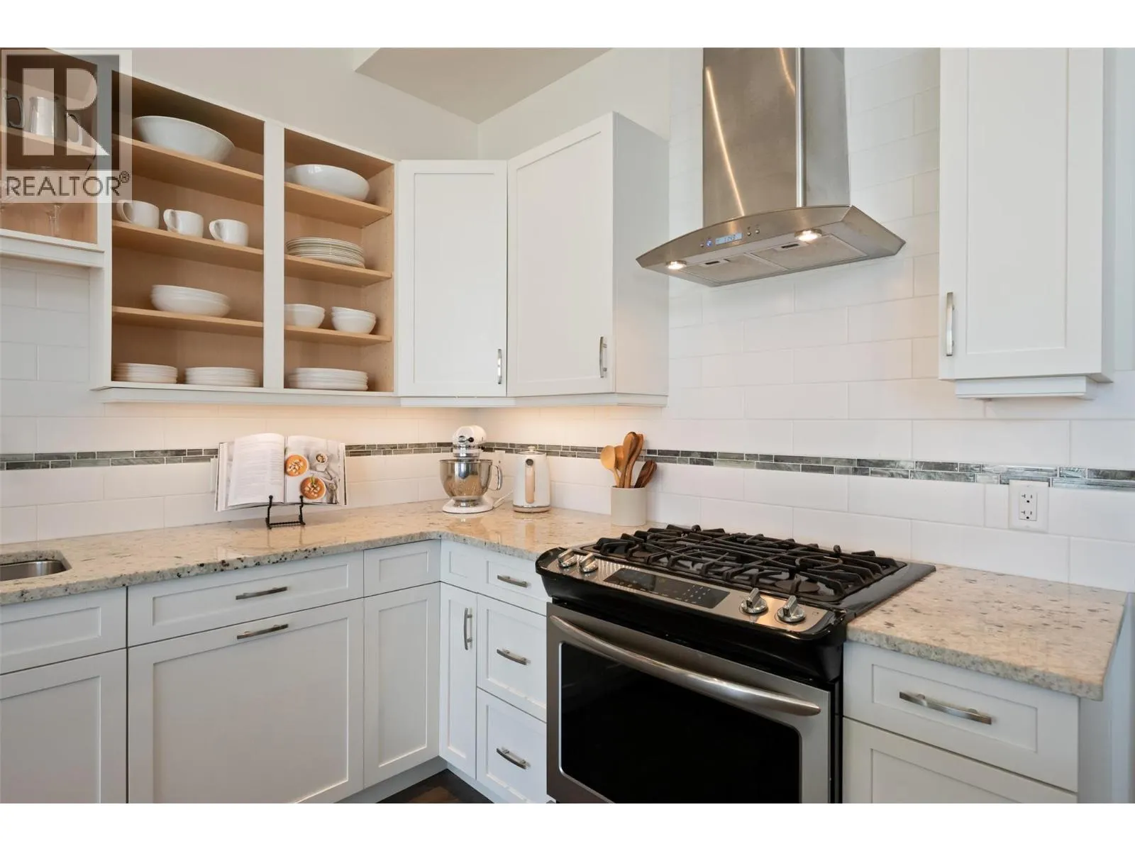 104 View Way