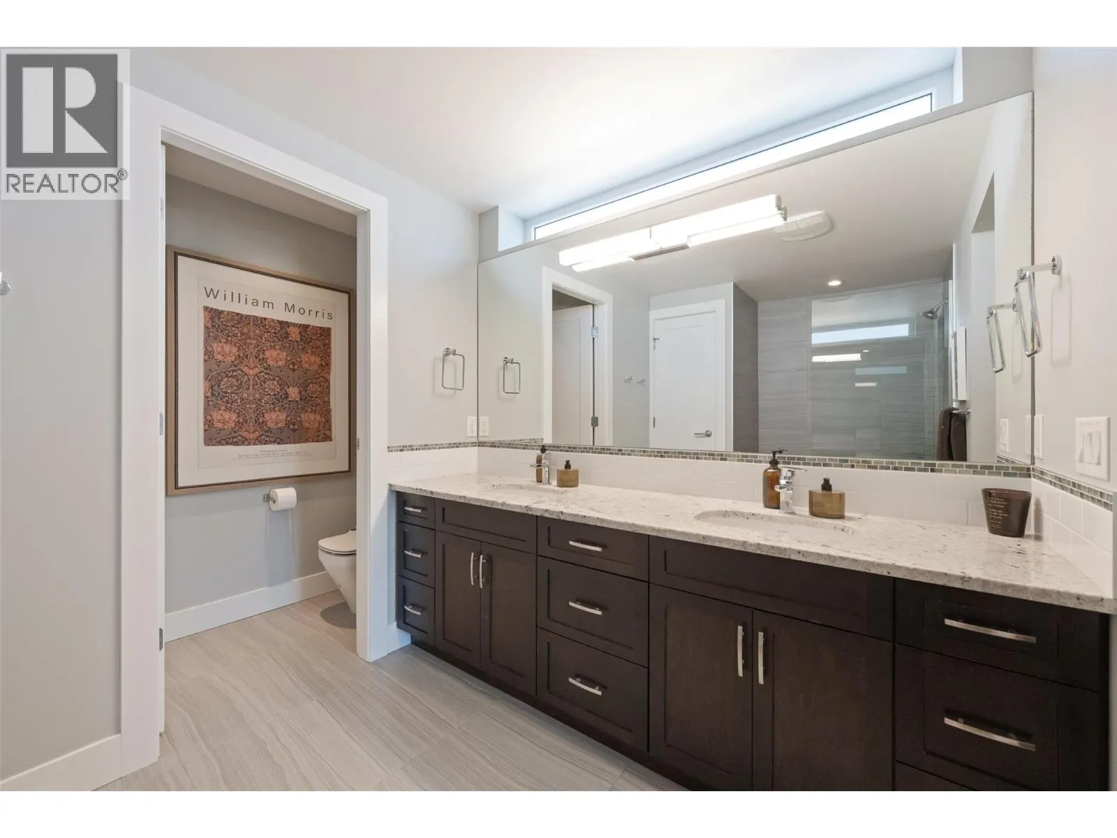104 View Way