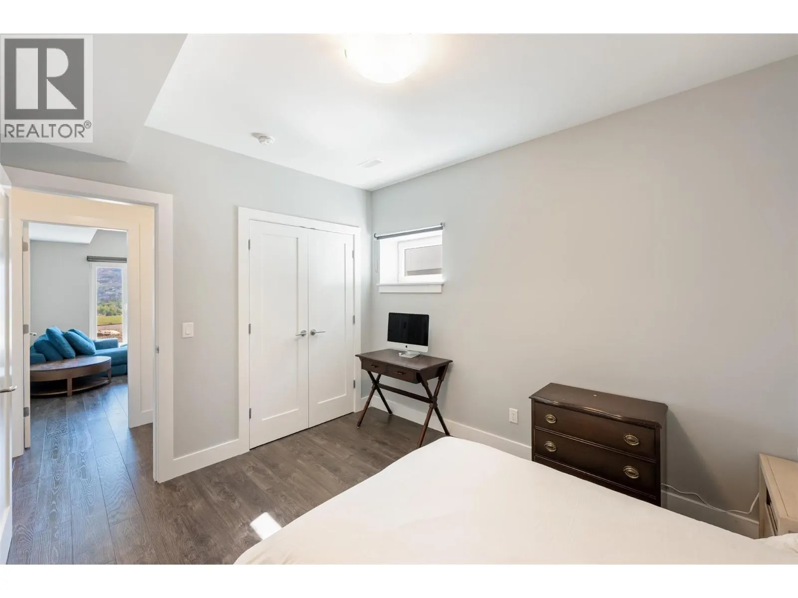104 View Way