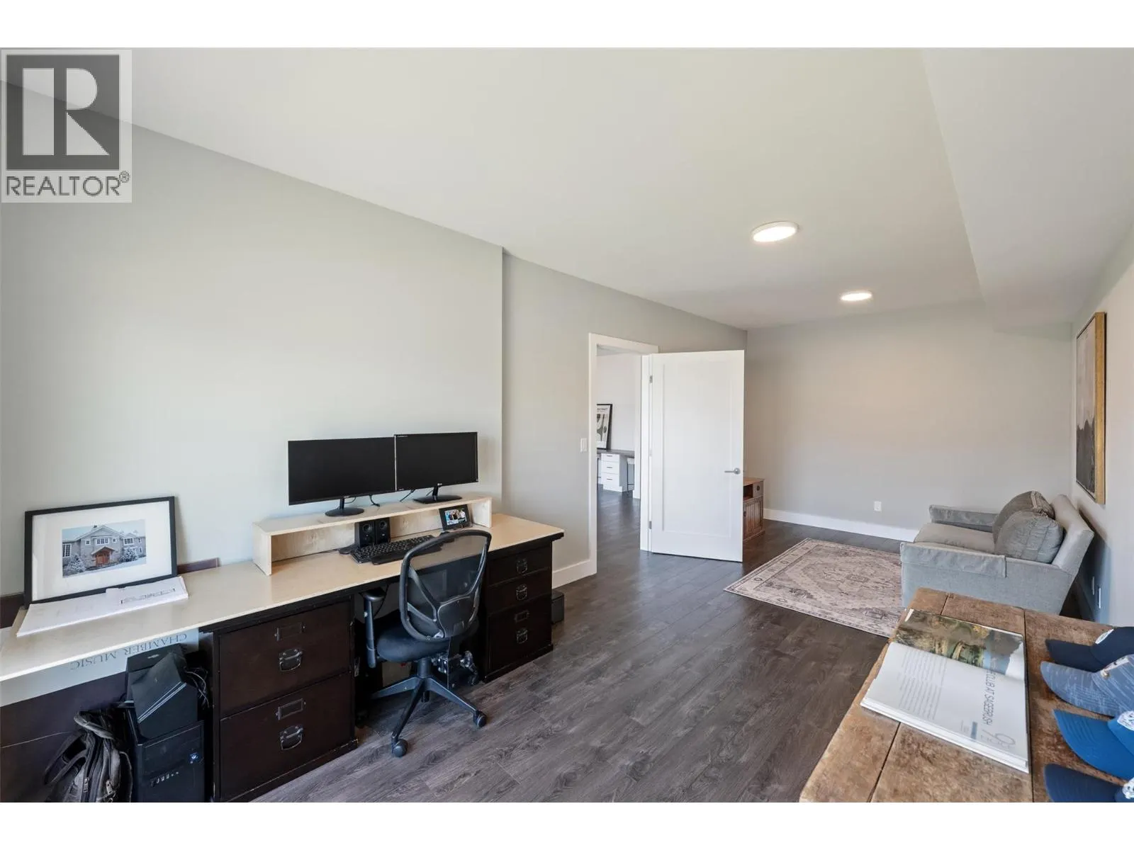 104 View Way