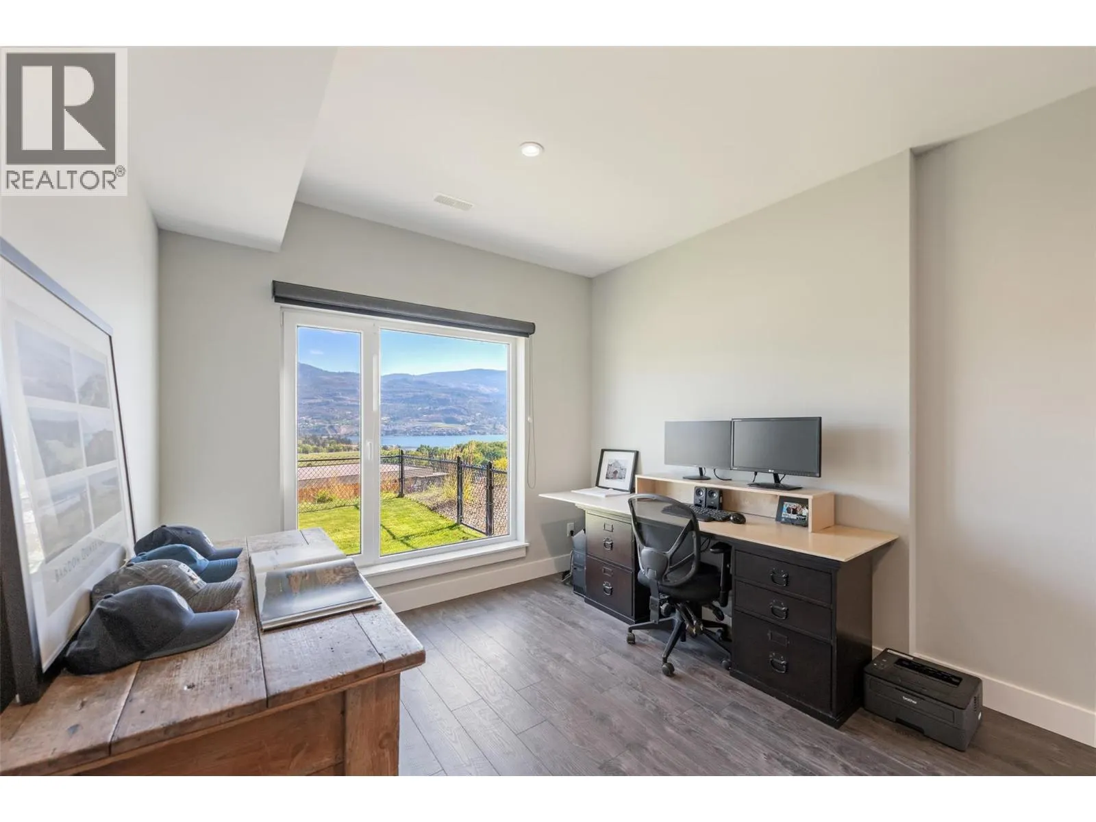 104 View Way