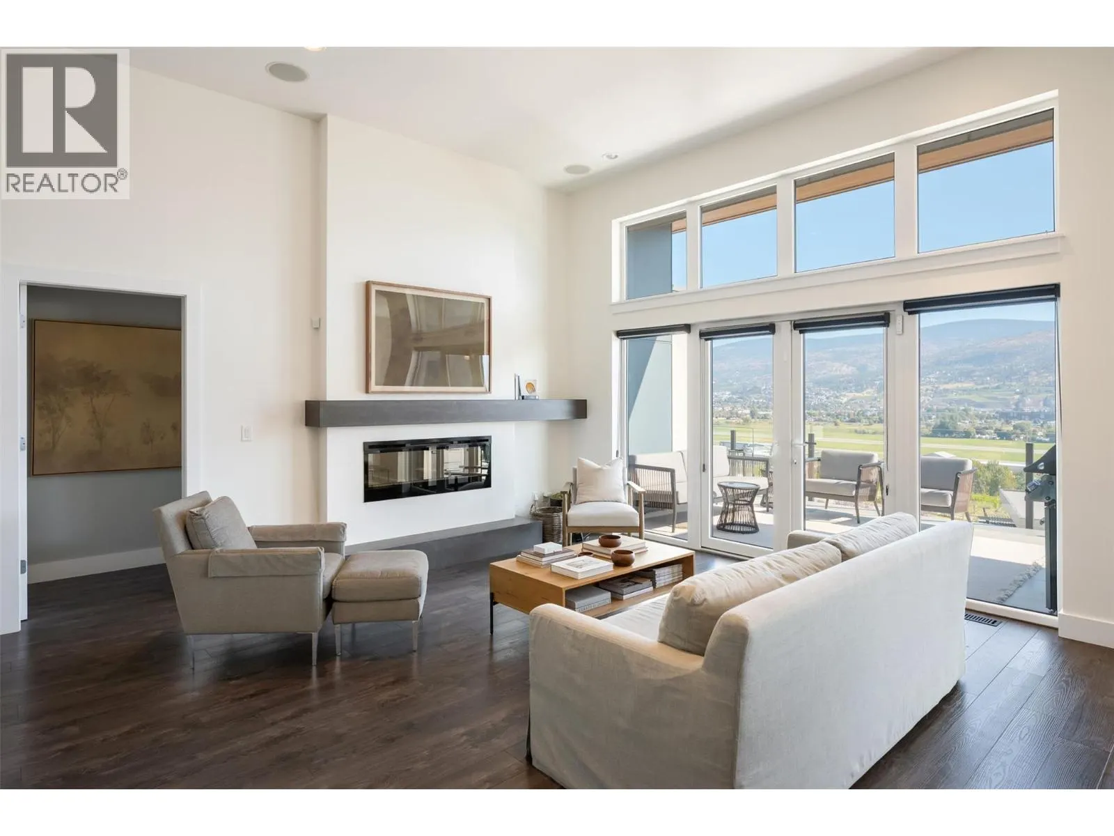 104 View Way