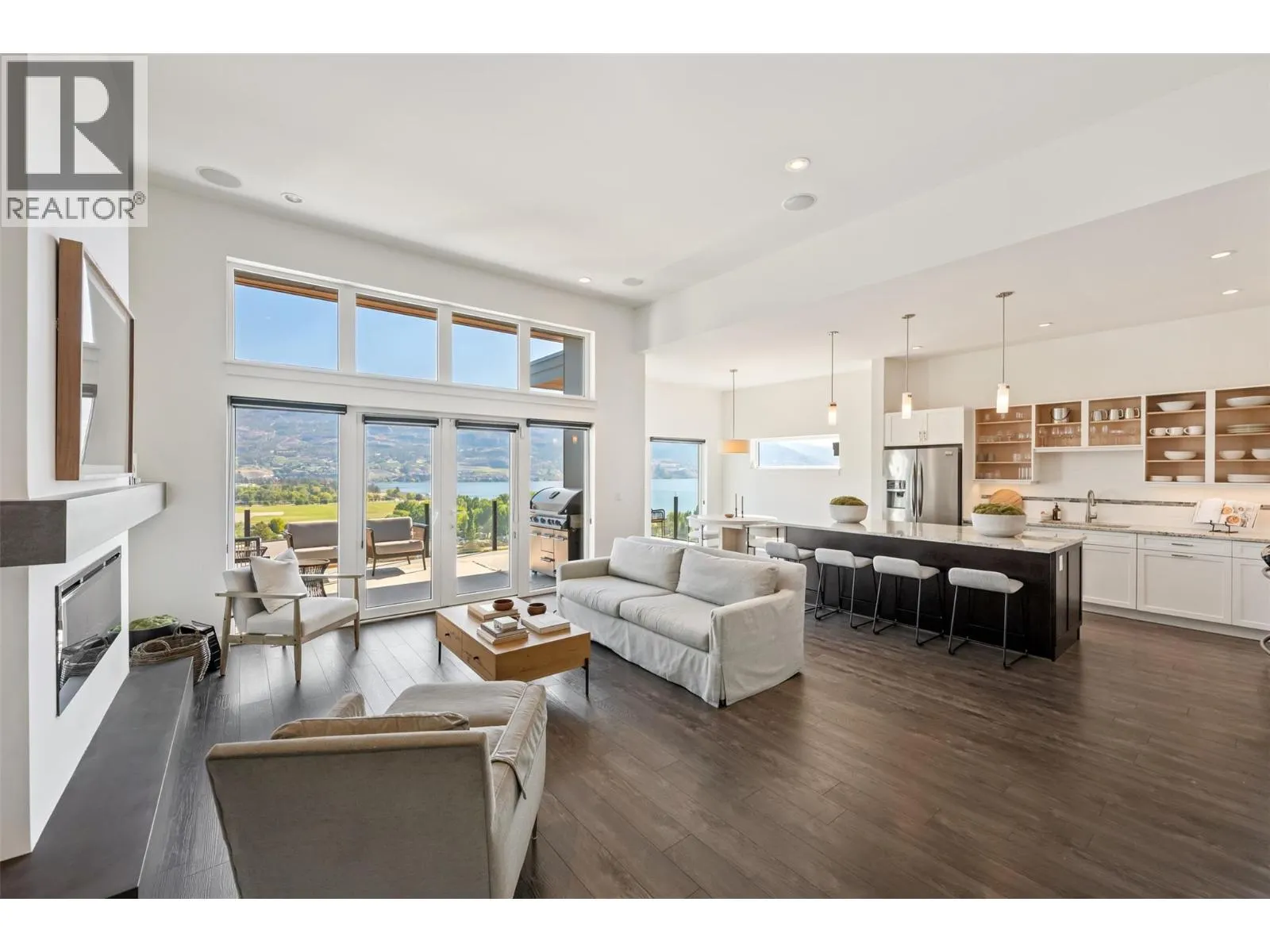 104 View Way