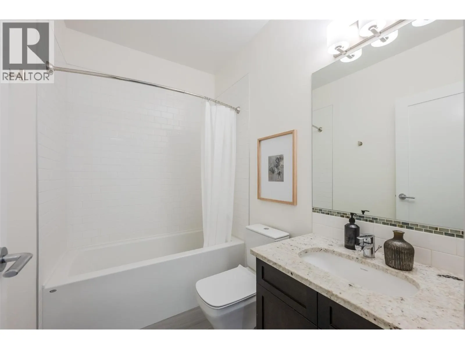 104 View Way