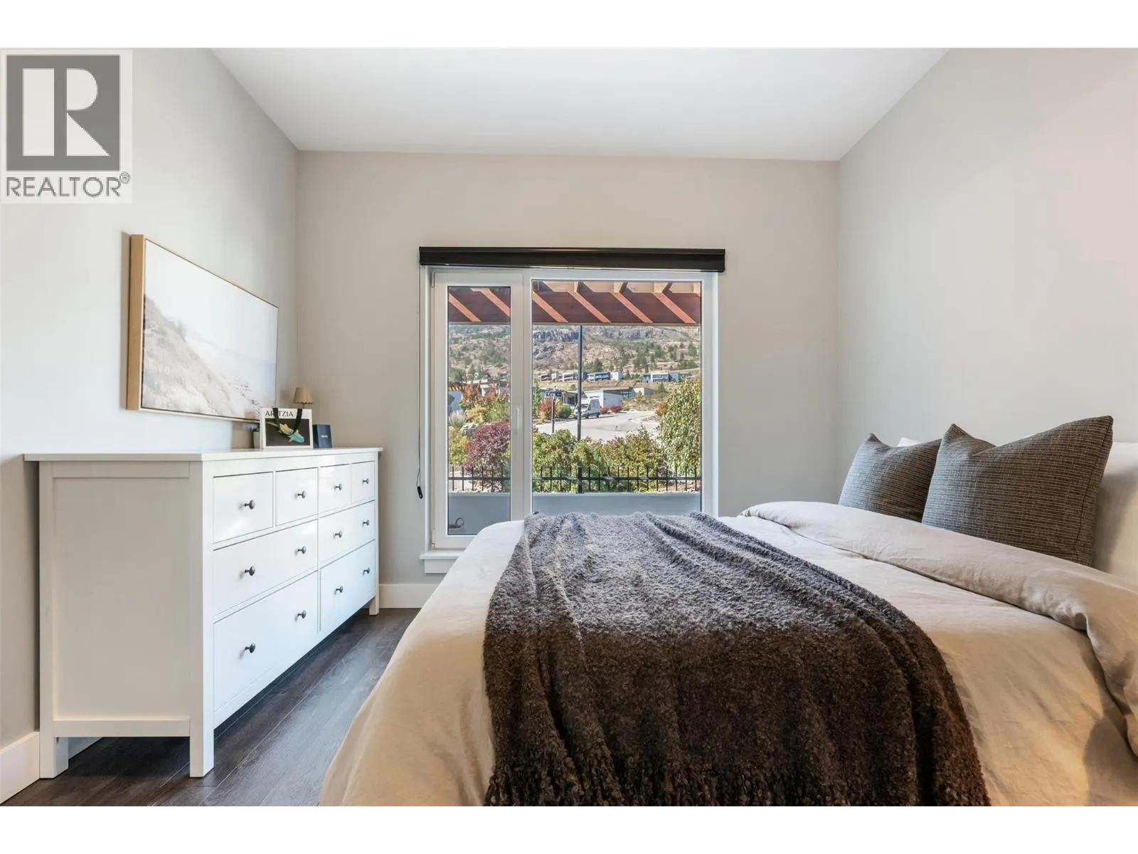 104 View Way