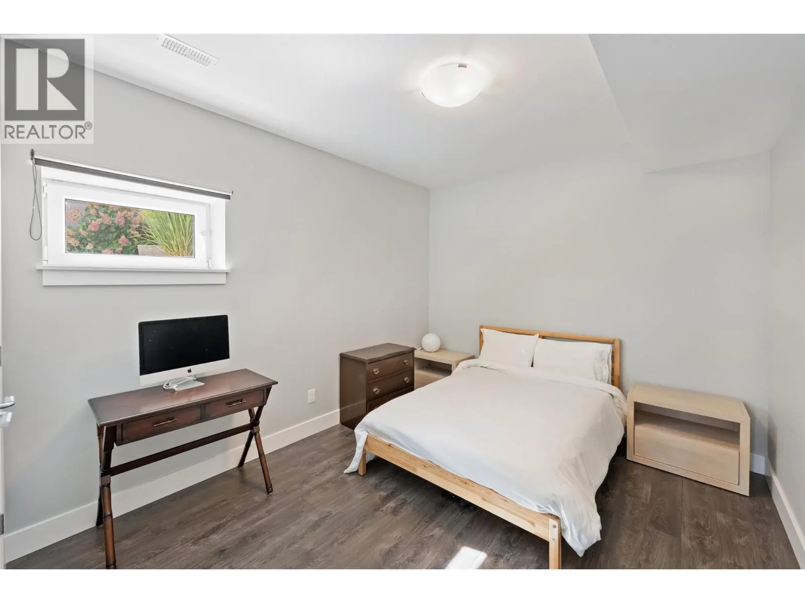 104 View Way
