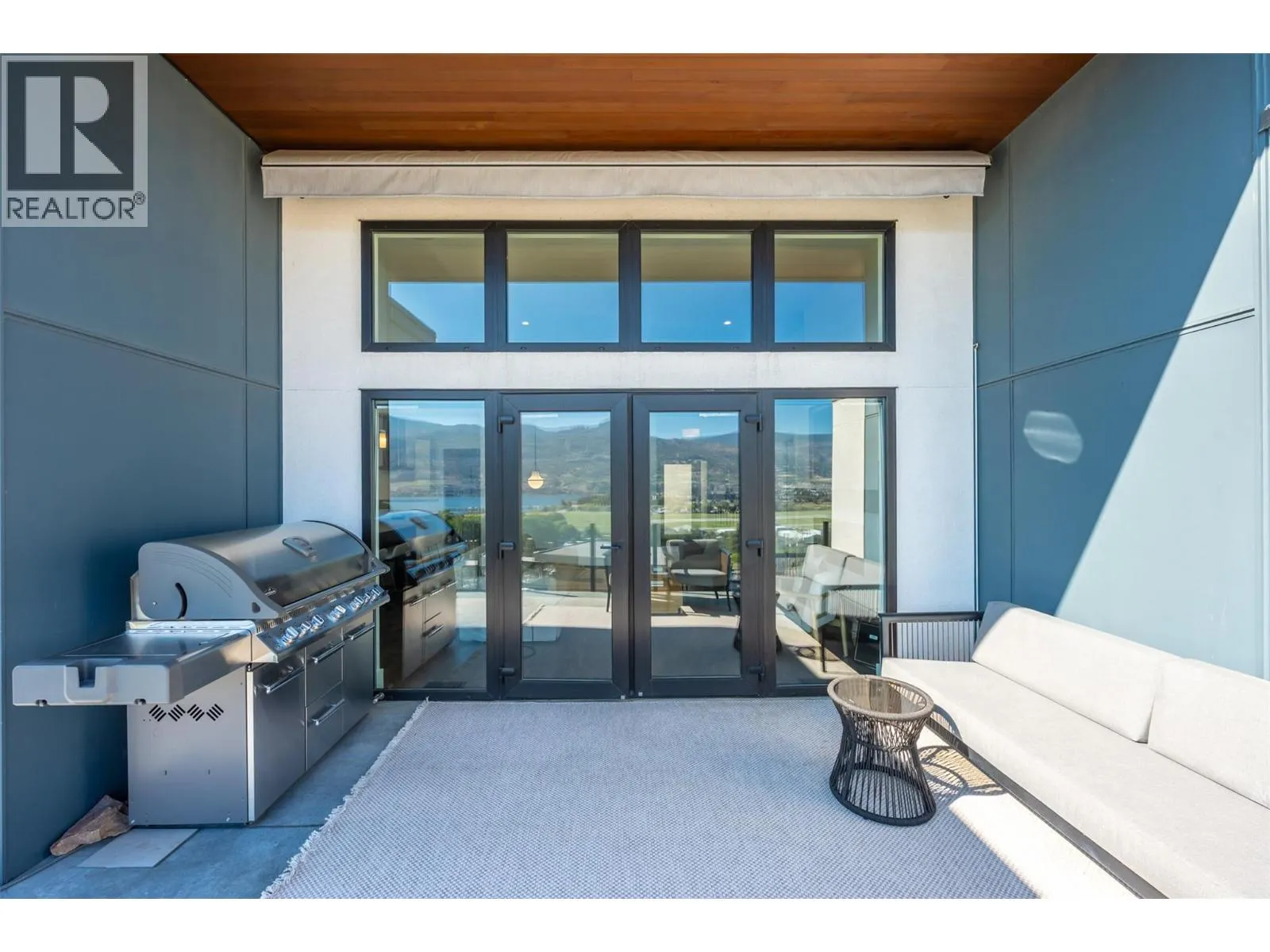 104 View Way