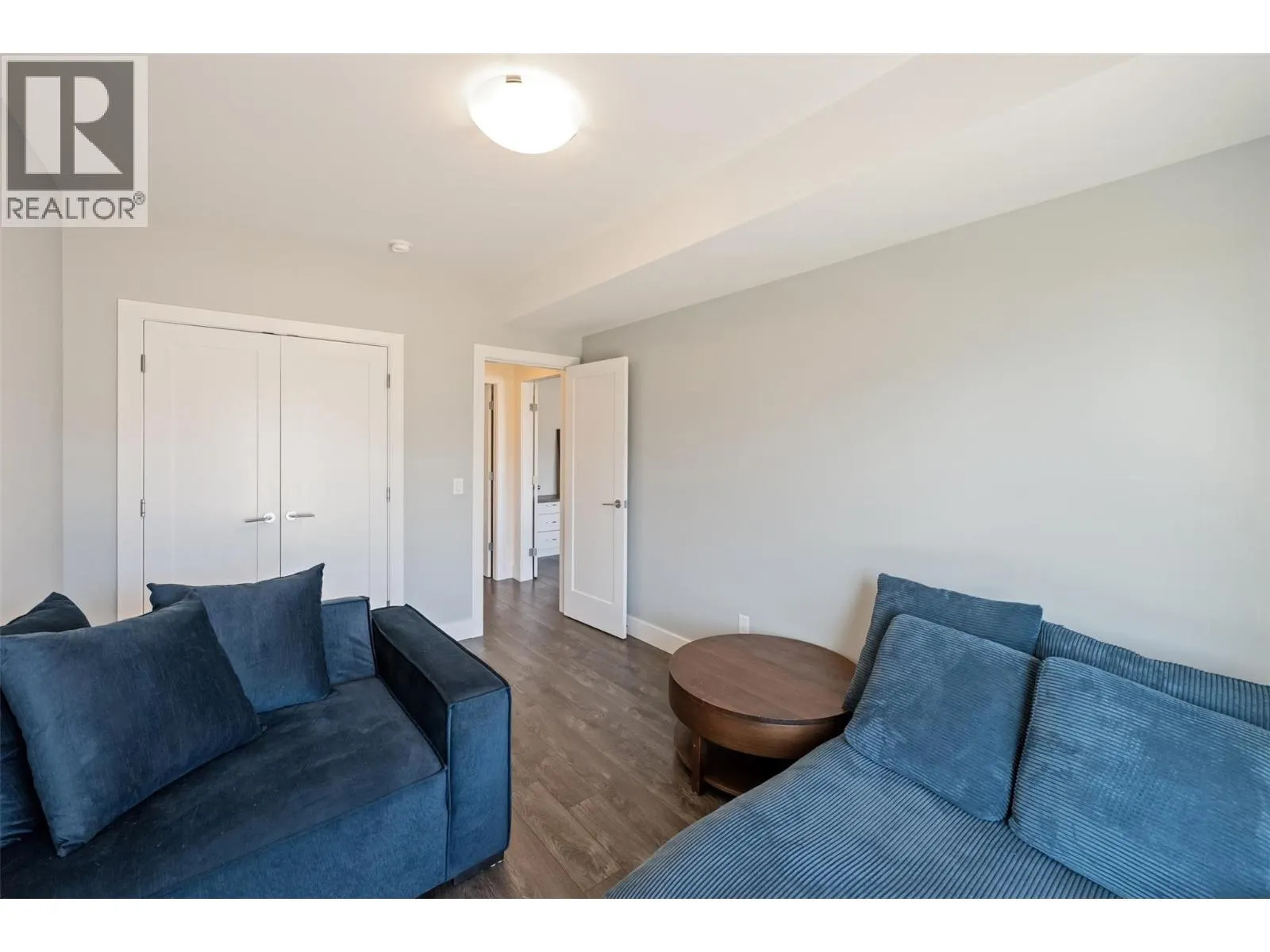 104 View Way