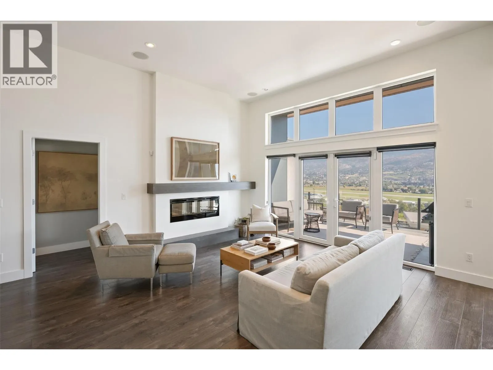 104 View Way