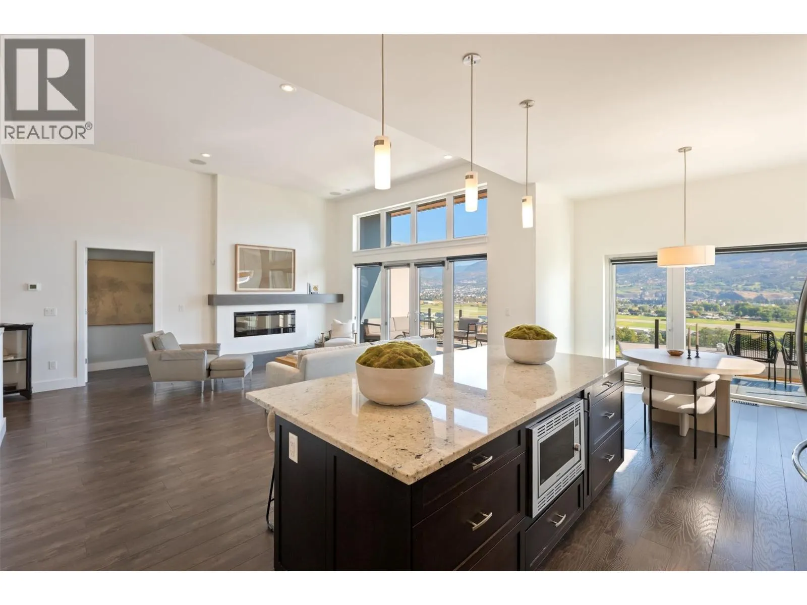 104 View Way