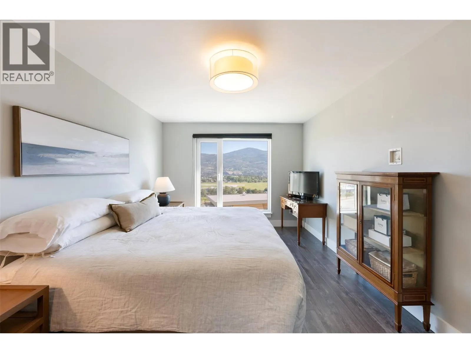 104 View Way