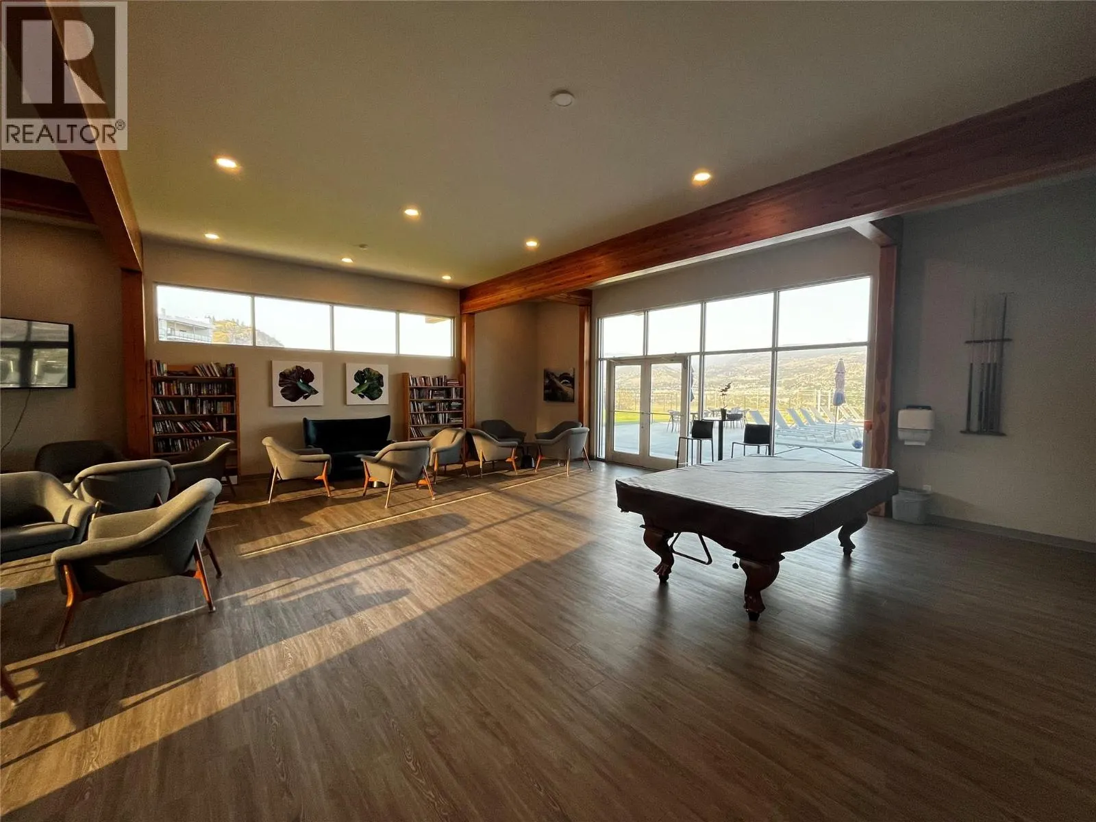 104 View Way