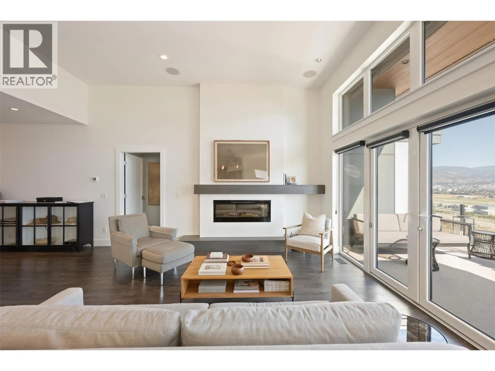104 View Way
