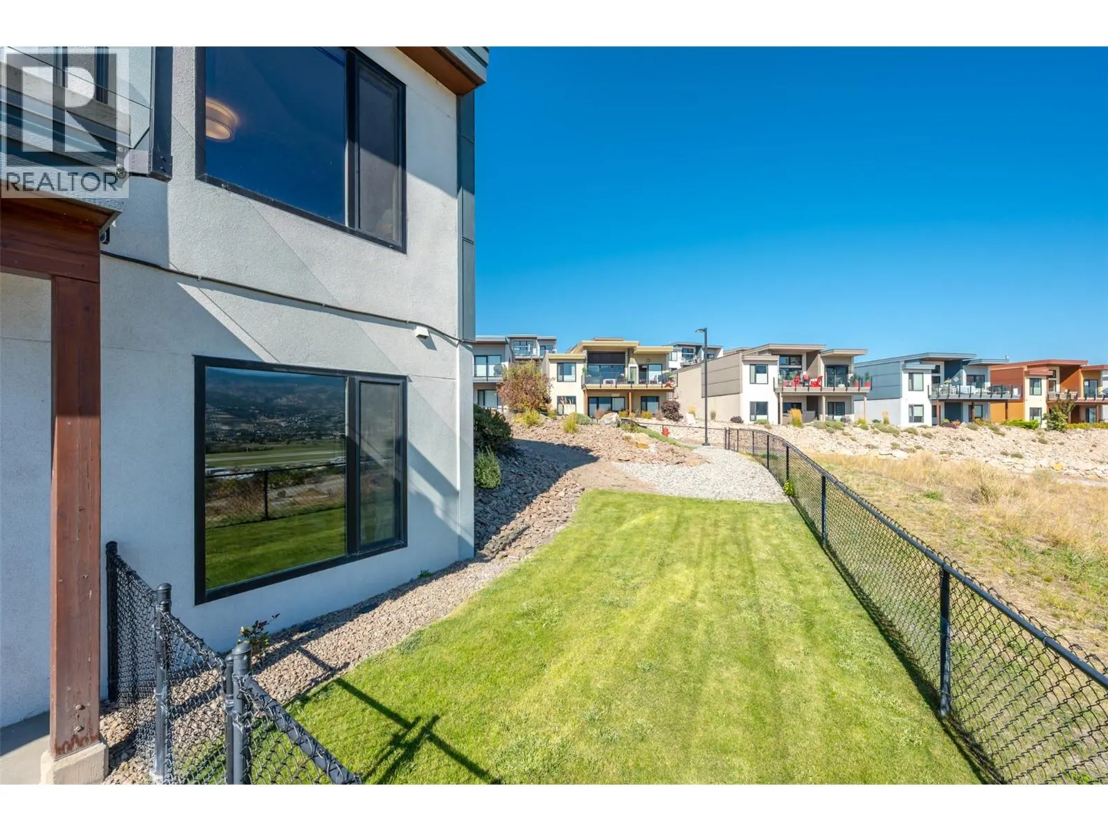 104 View Way