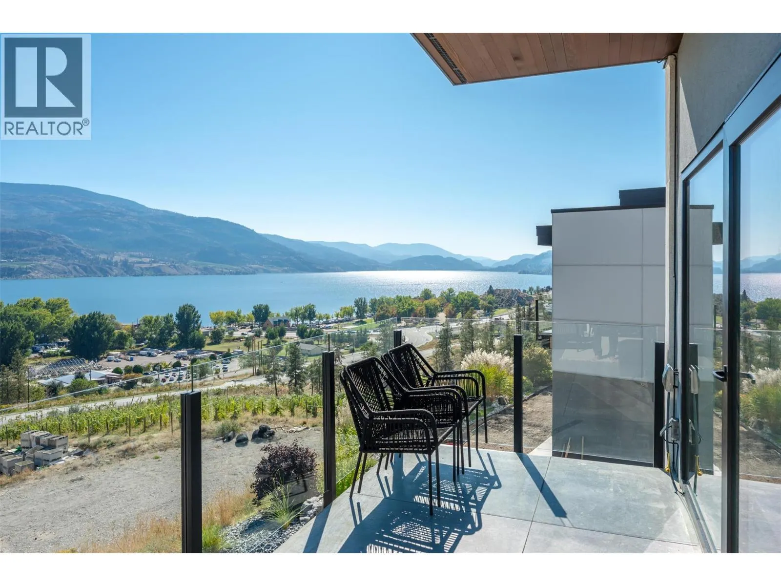 104 View Way