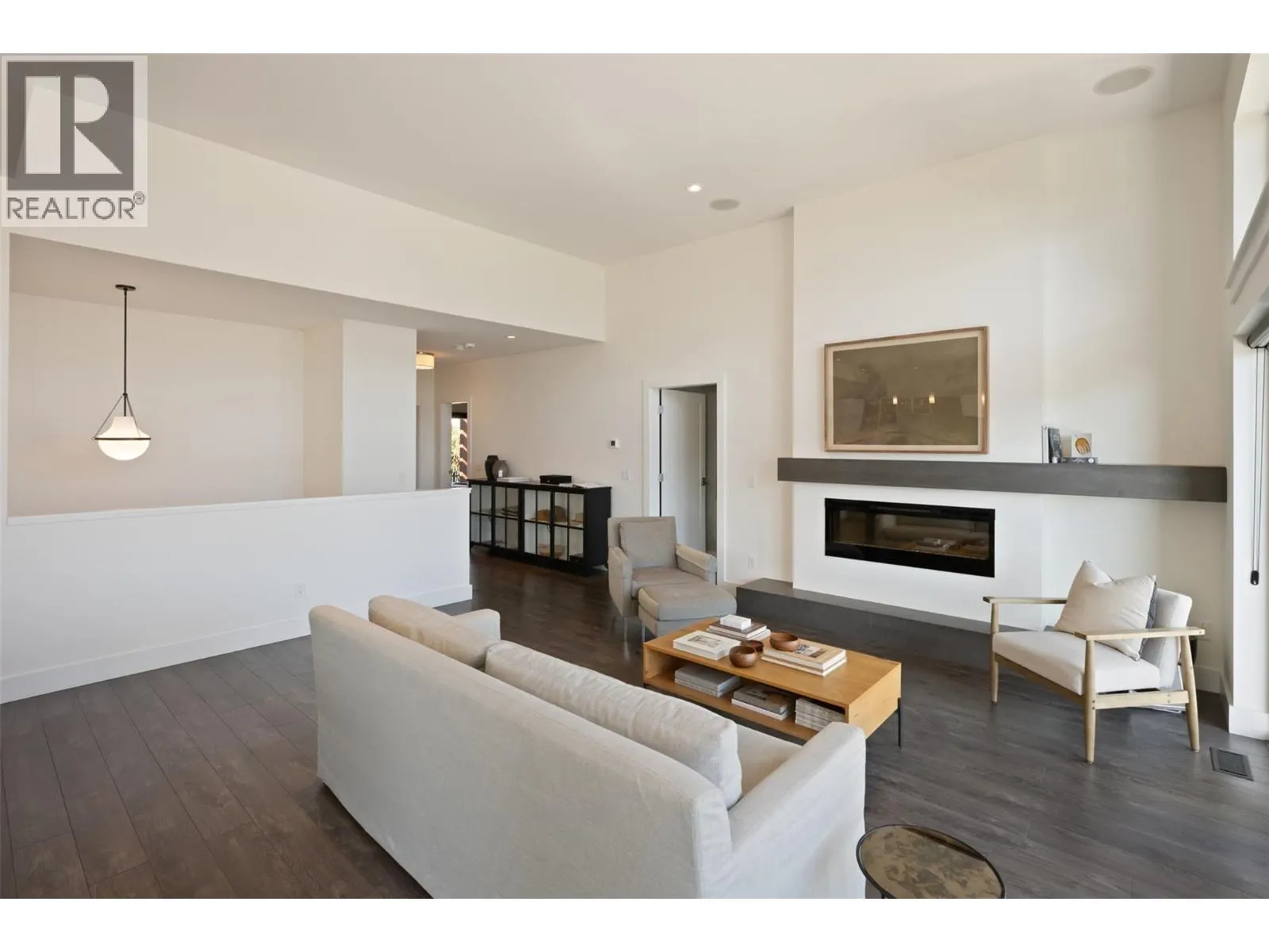 104 View Way