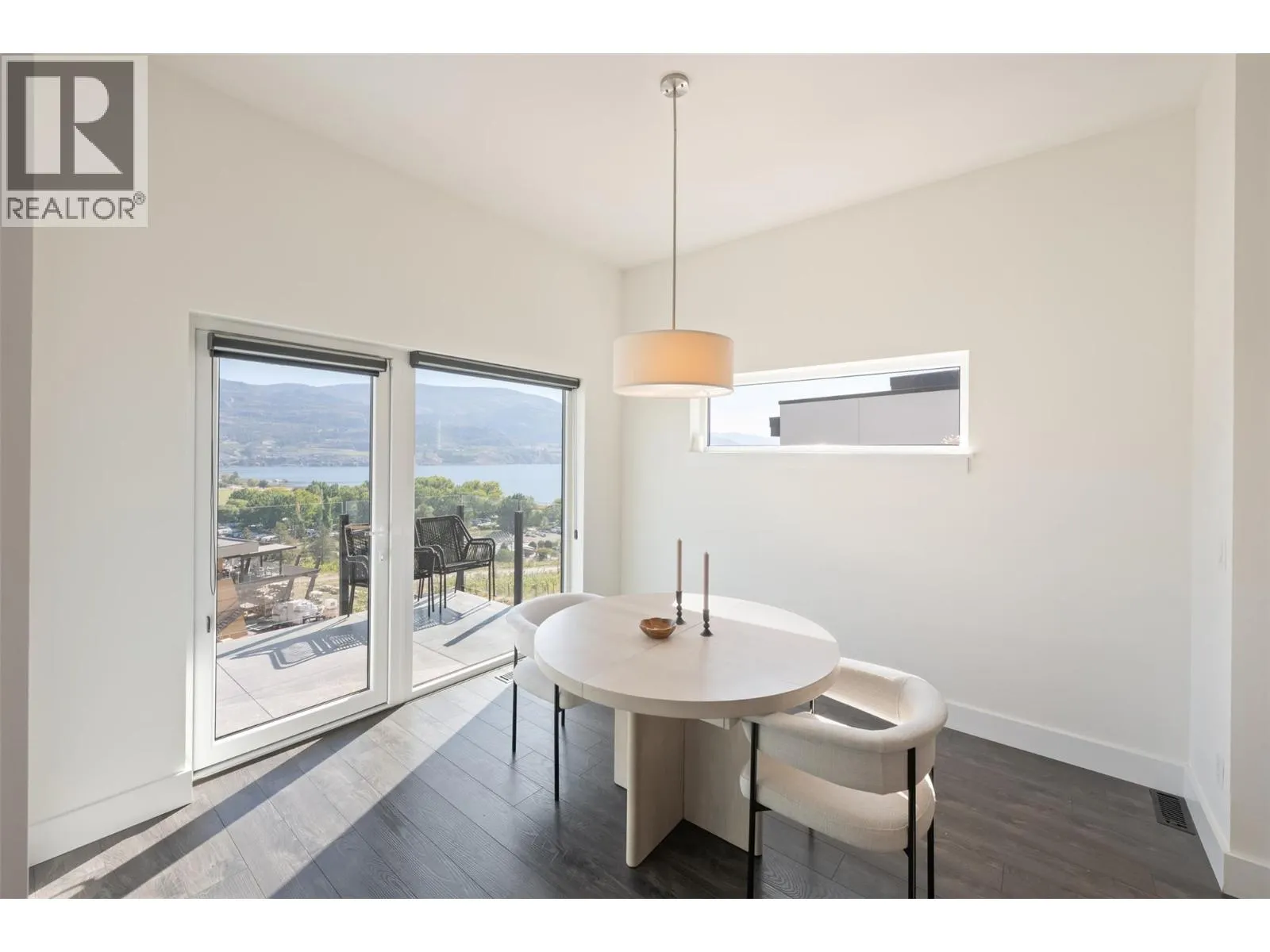 104 View Way
