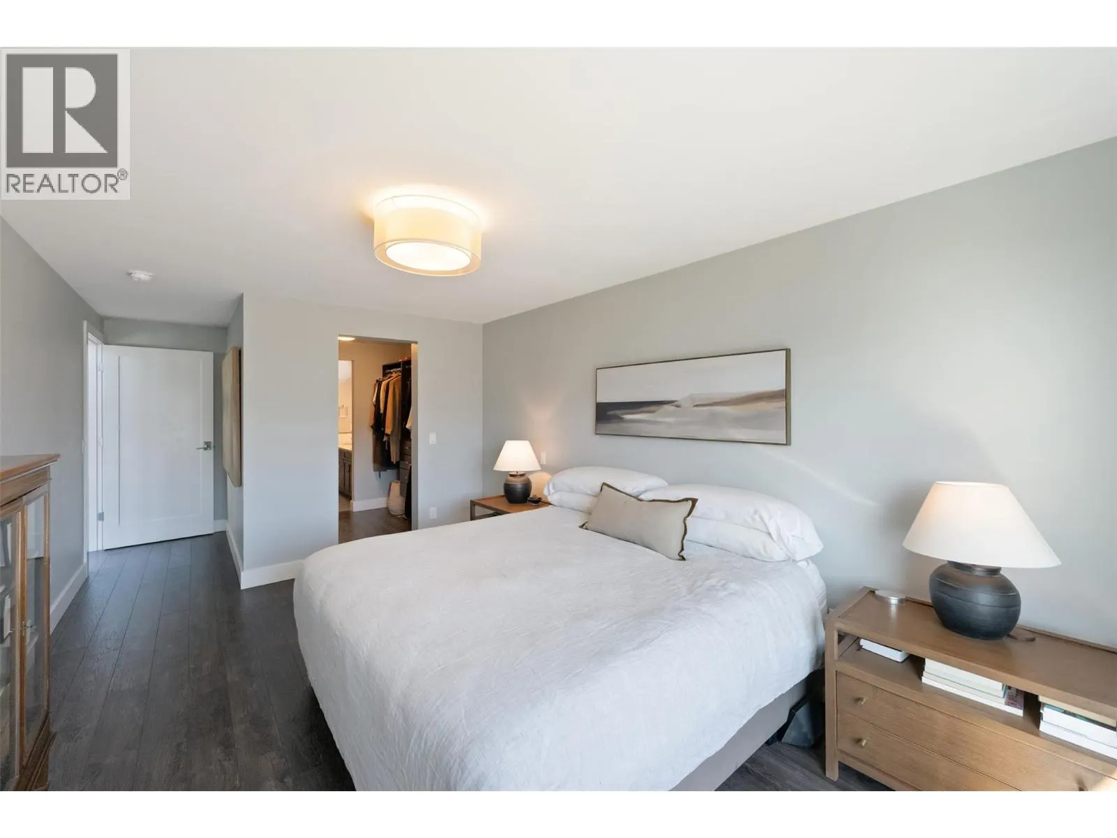 104 View Way
