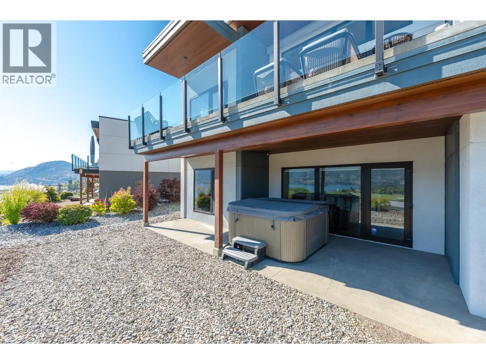 104 View Way