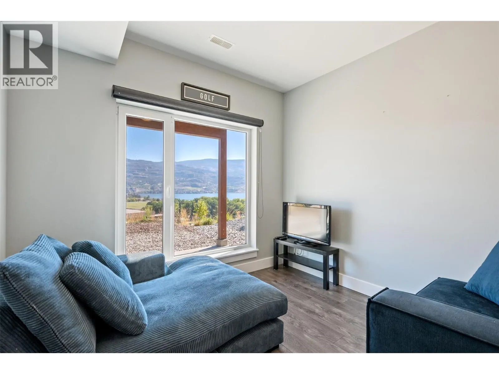 104 View Way