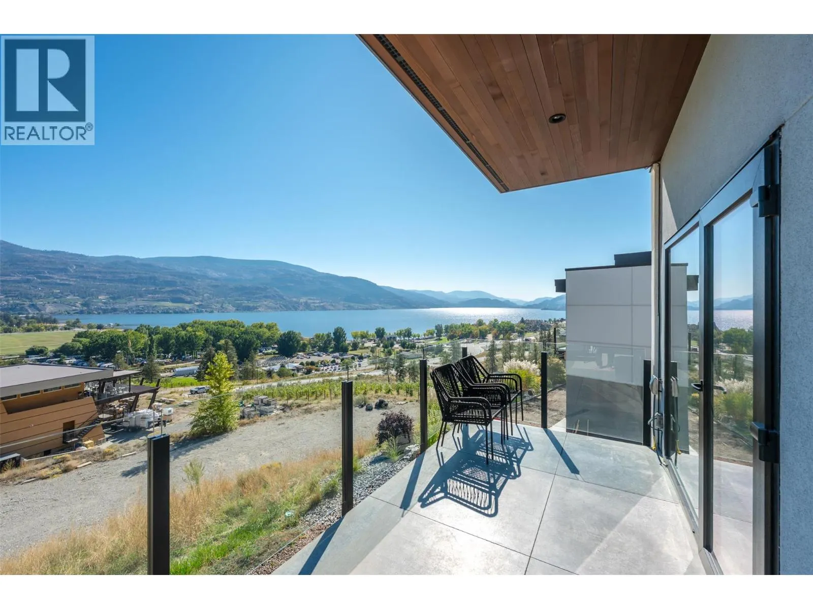 104 View Way
