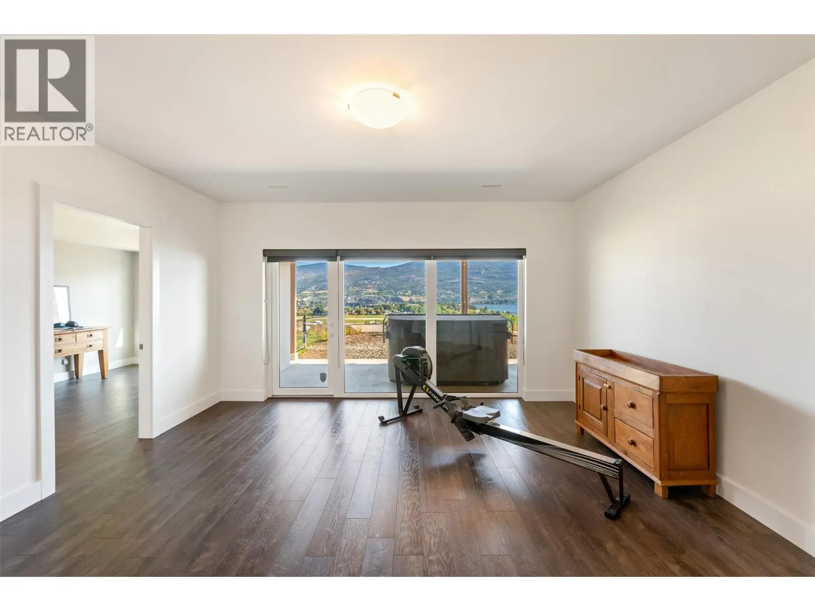 104 View Way