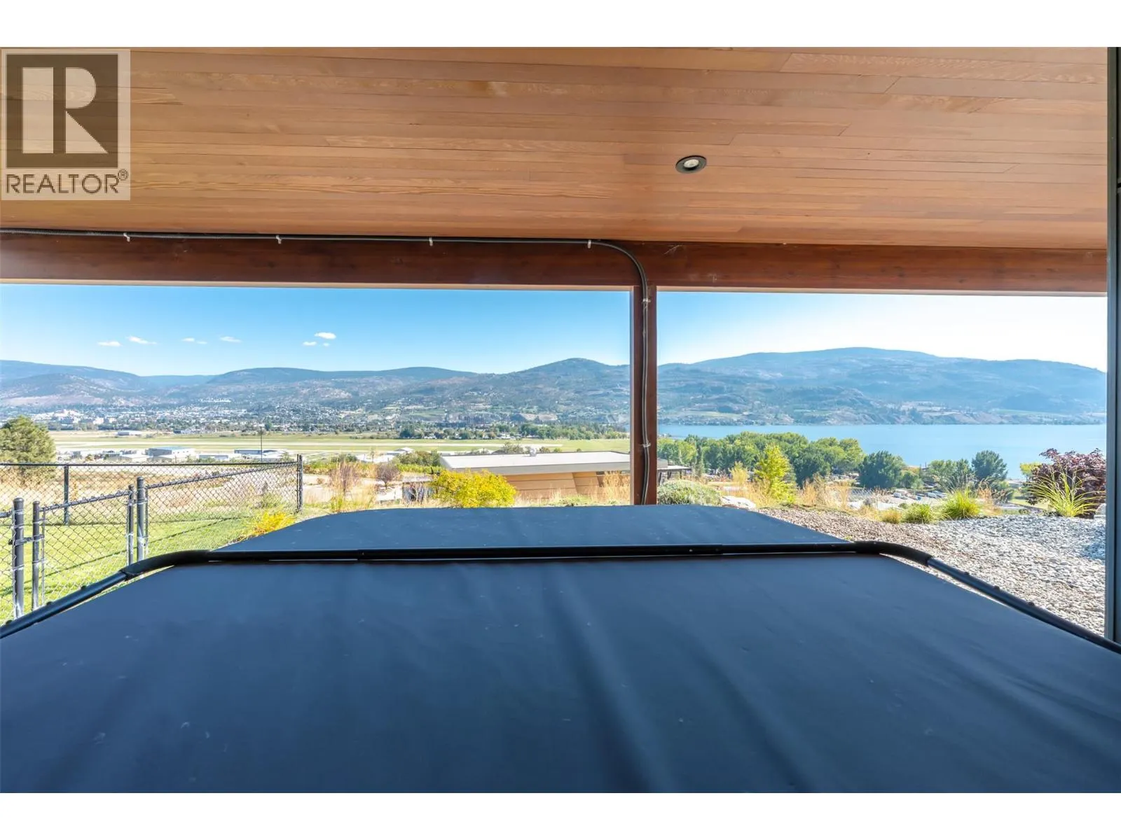 104 View Way