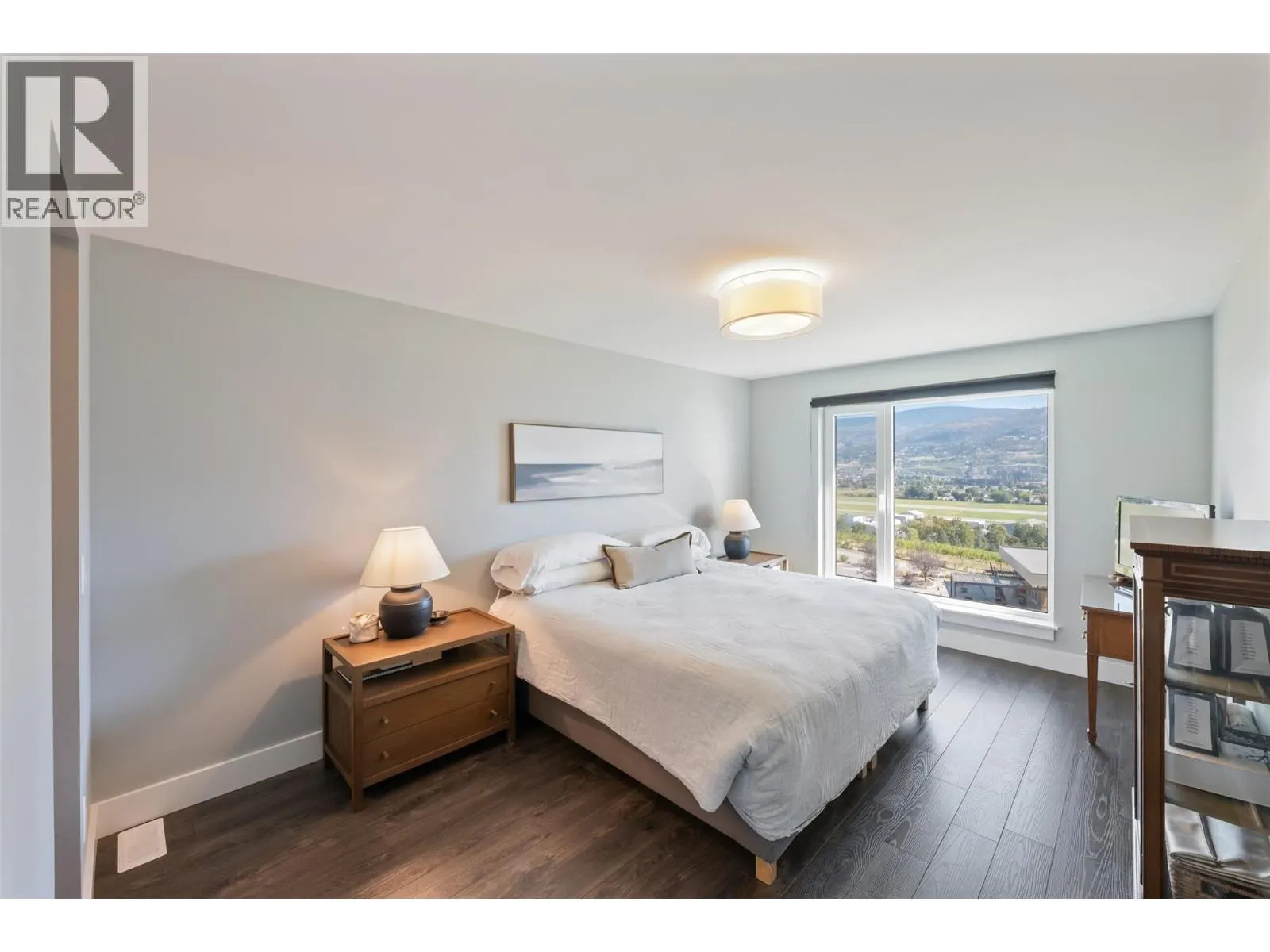 104 View Way