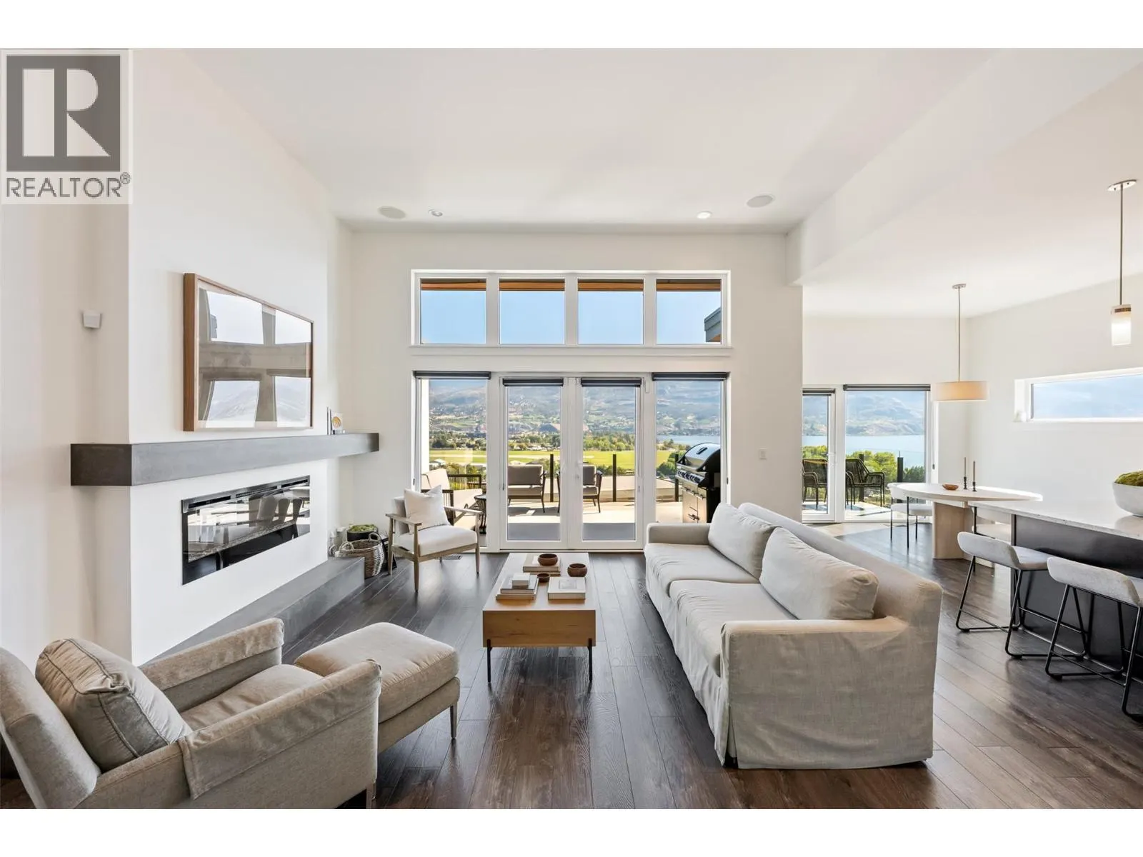 104 View Way
