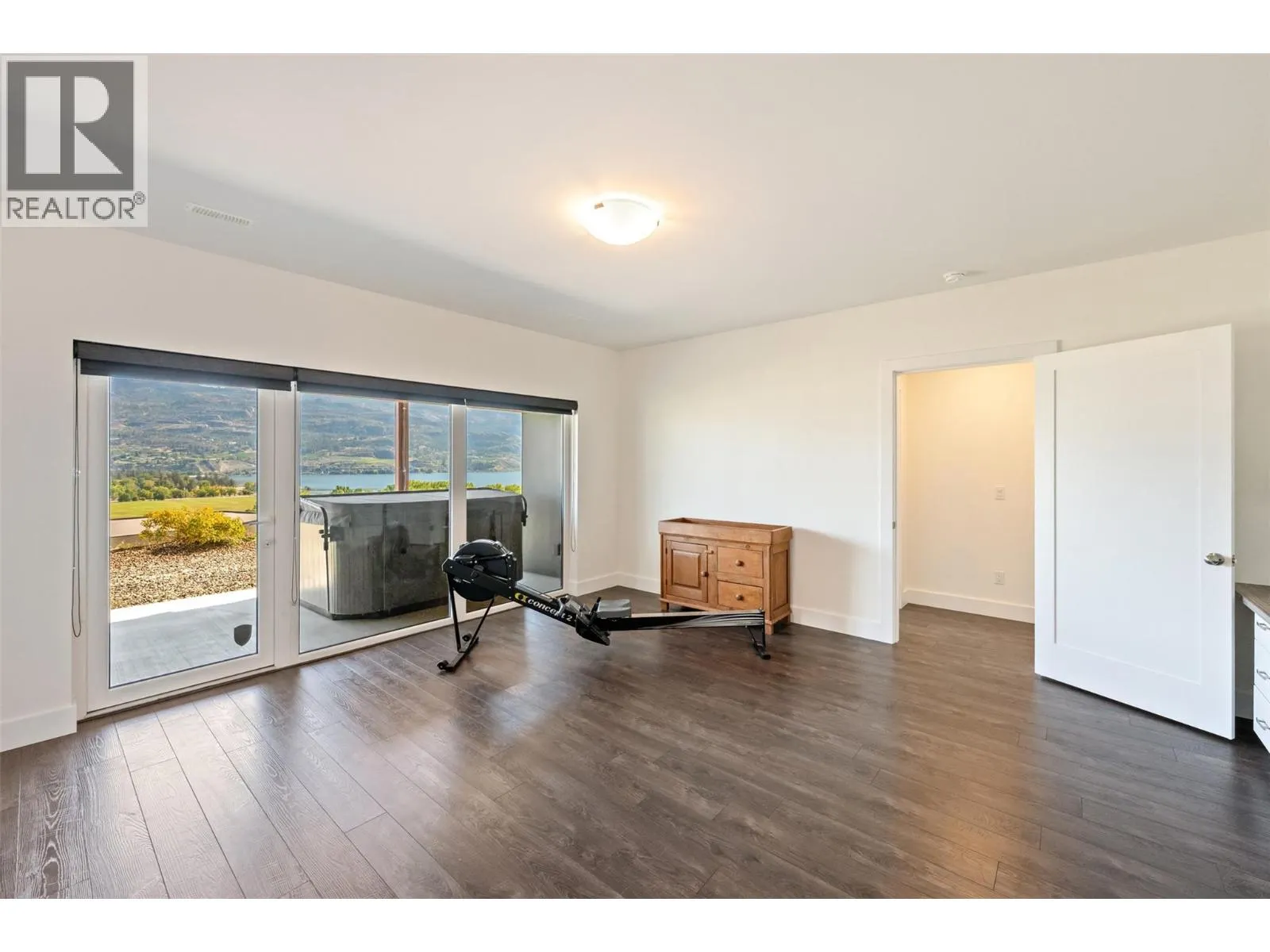 104 View Way